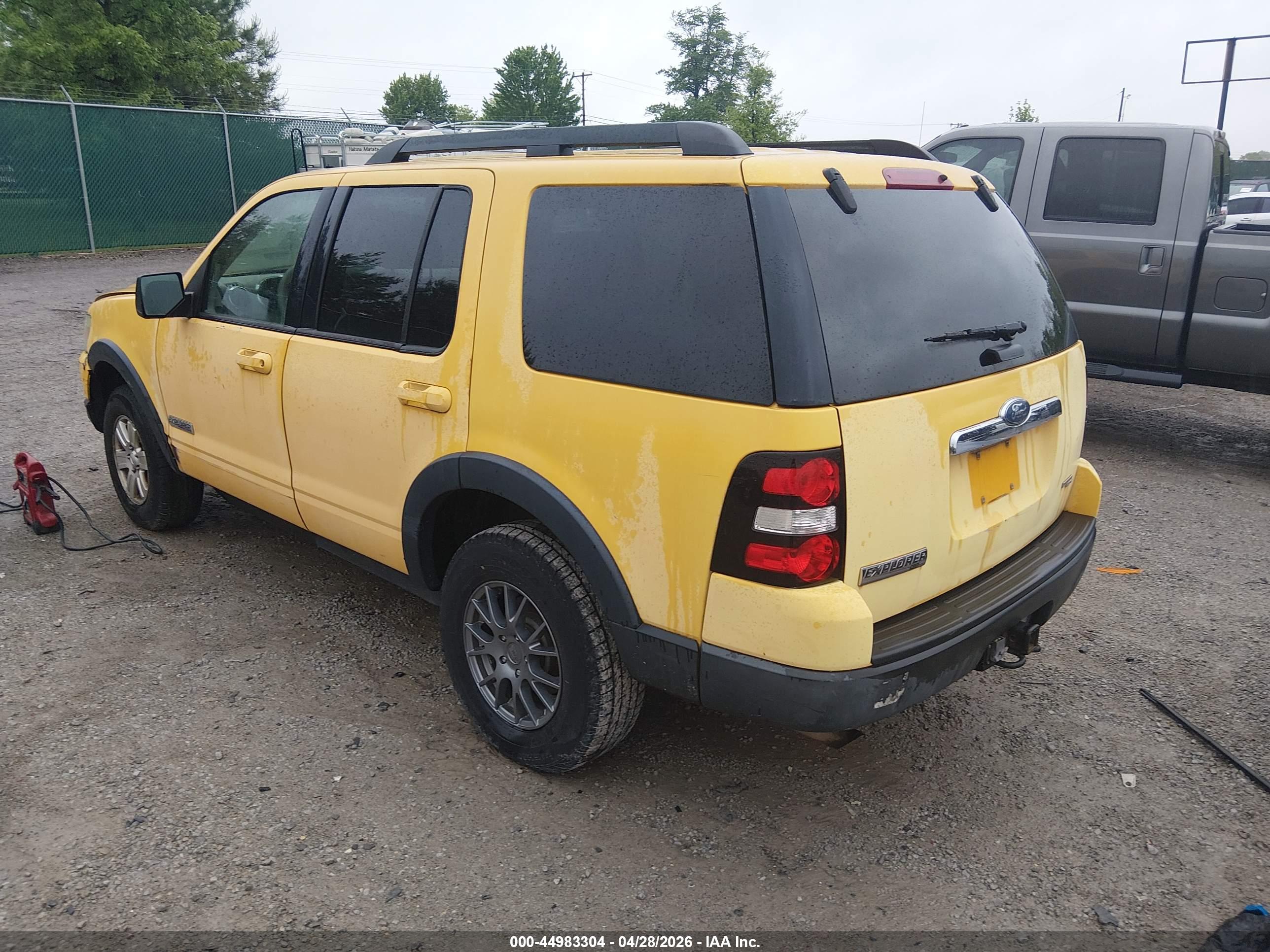 FORD EXPLORER image 3