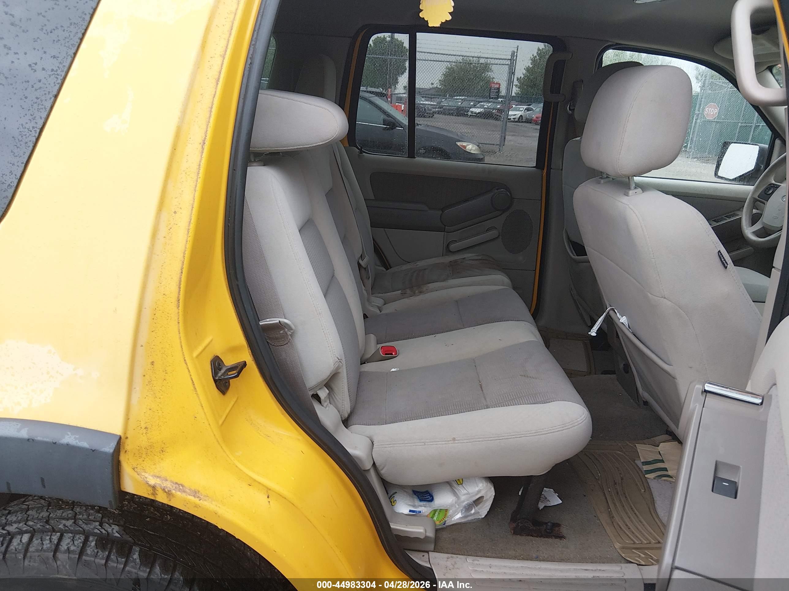 FORD EXPLORER image 8