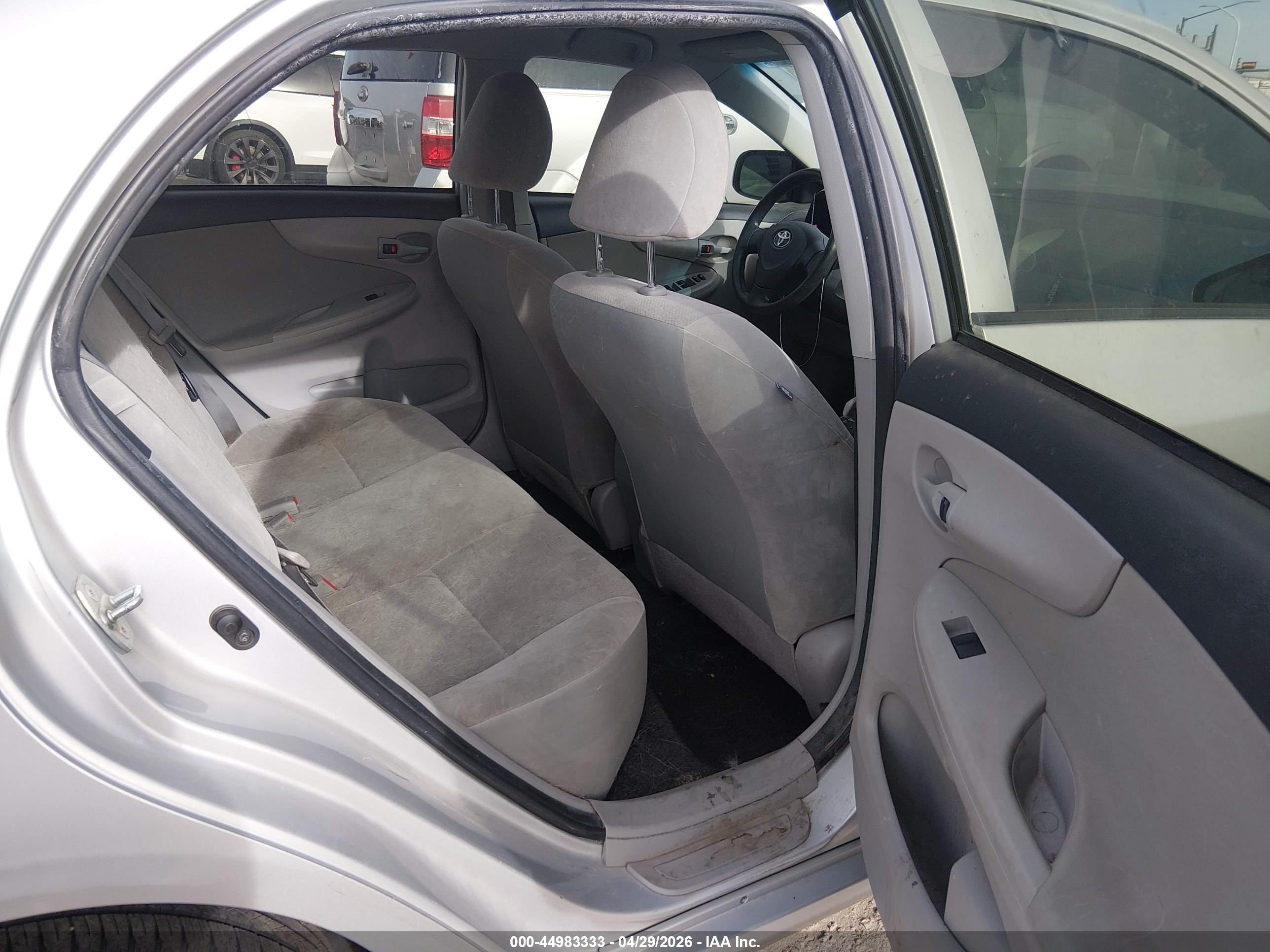 TOYOTA COROLLA image 8