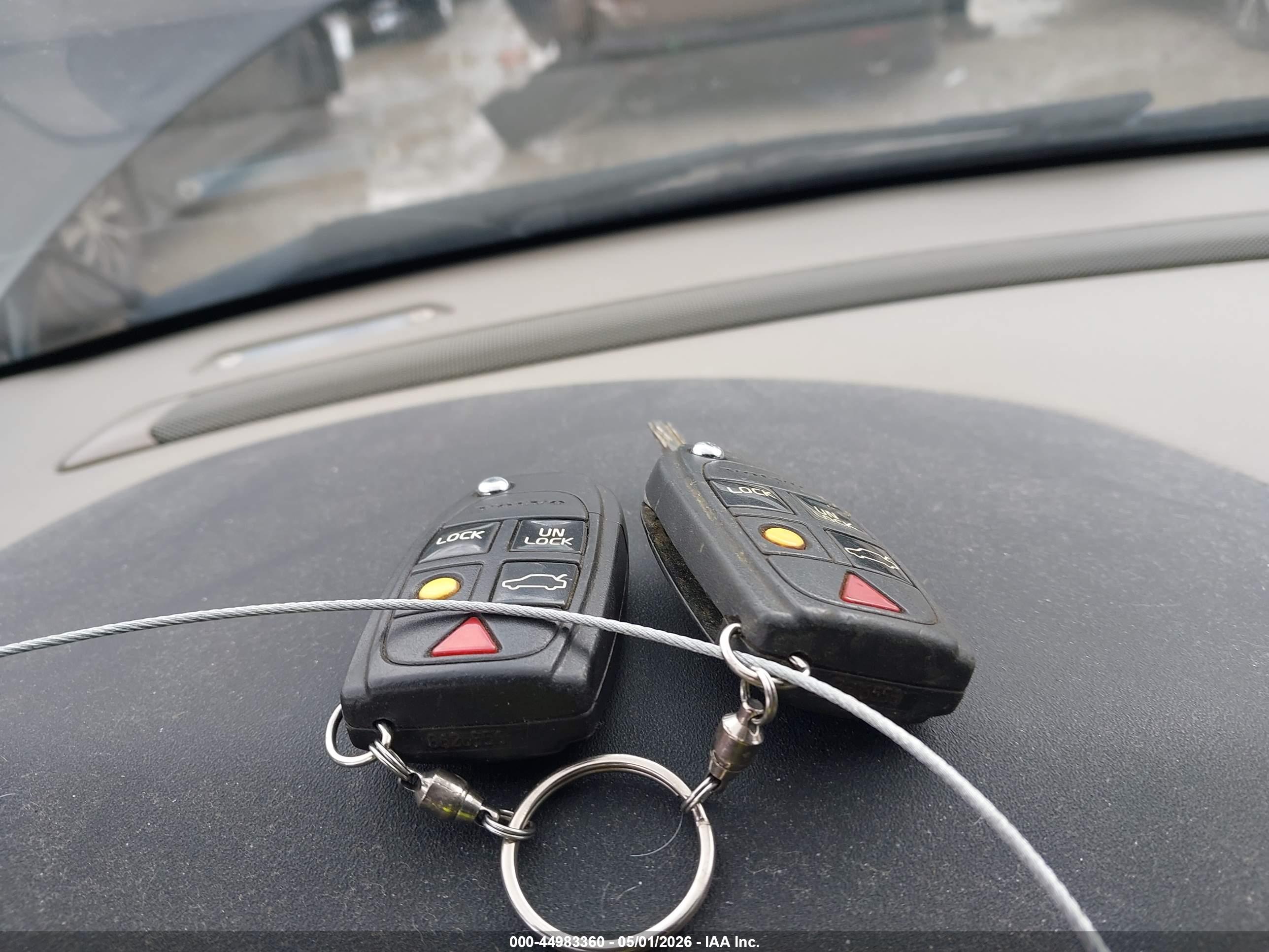 VOLVO S60 image 11