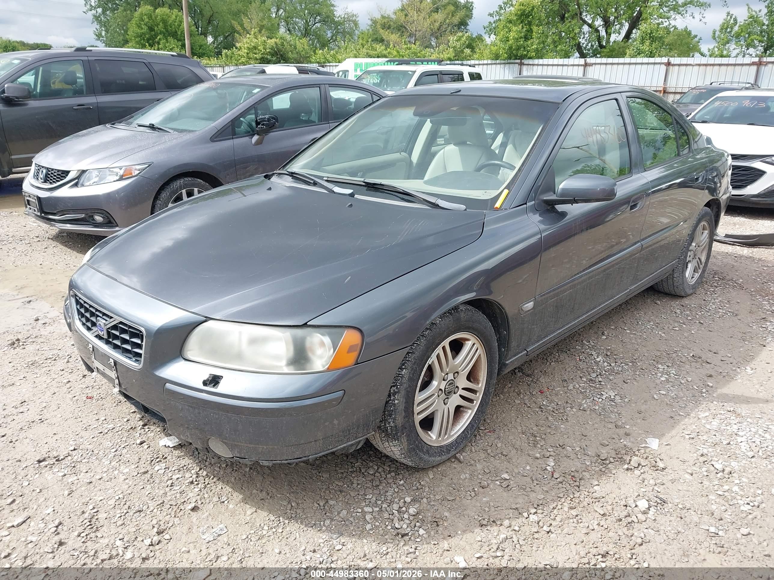 VOLVO S60 image 2