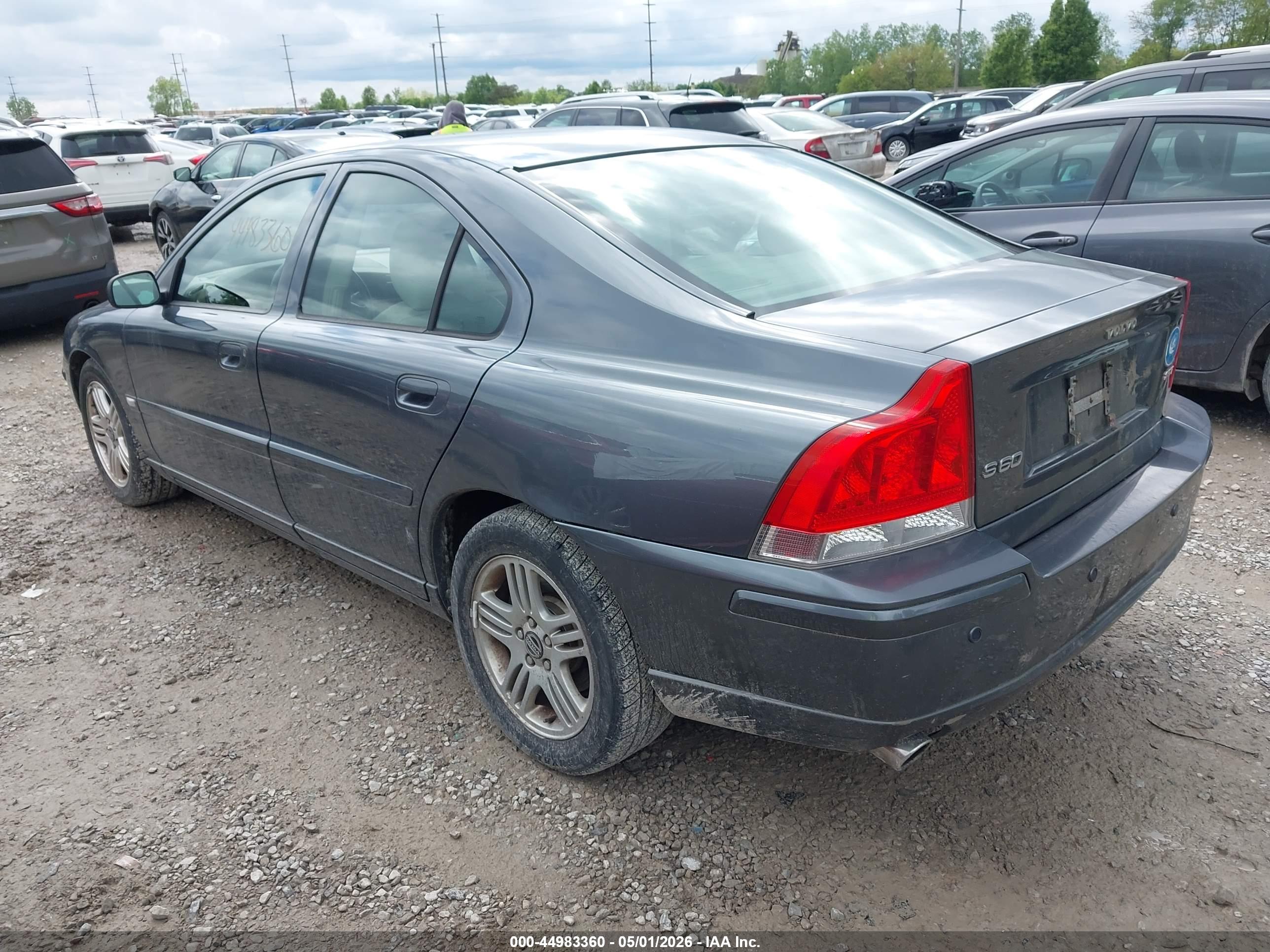 VOLVO S60 image 3