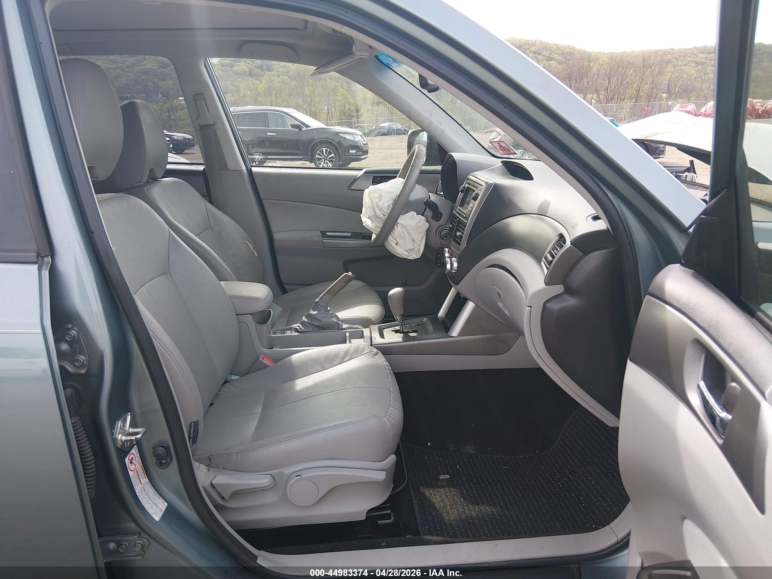 SUBARU FORESTER image 5