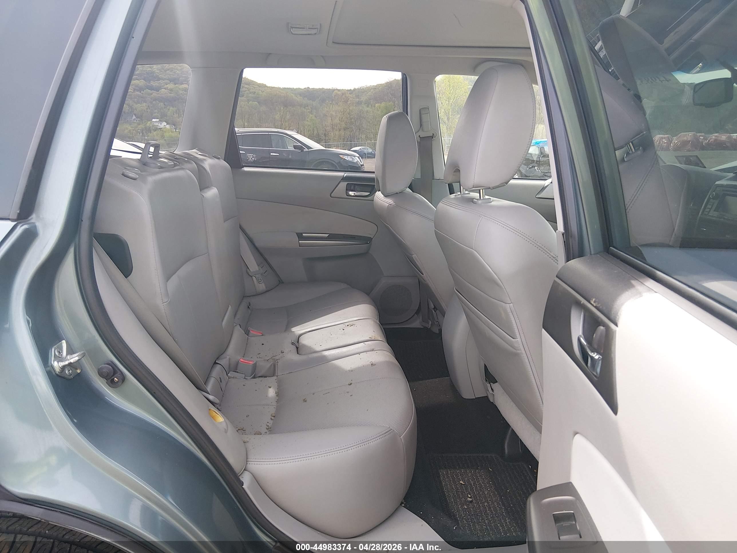 SUBARU FORESTER image 8