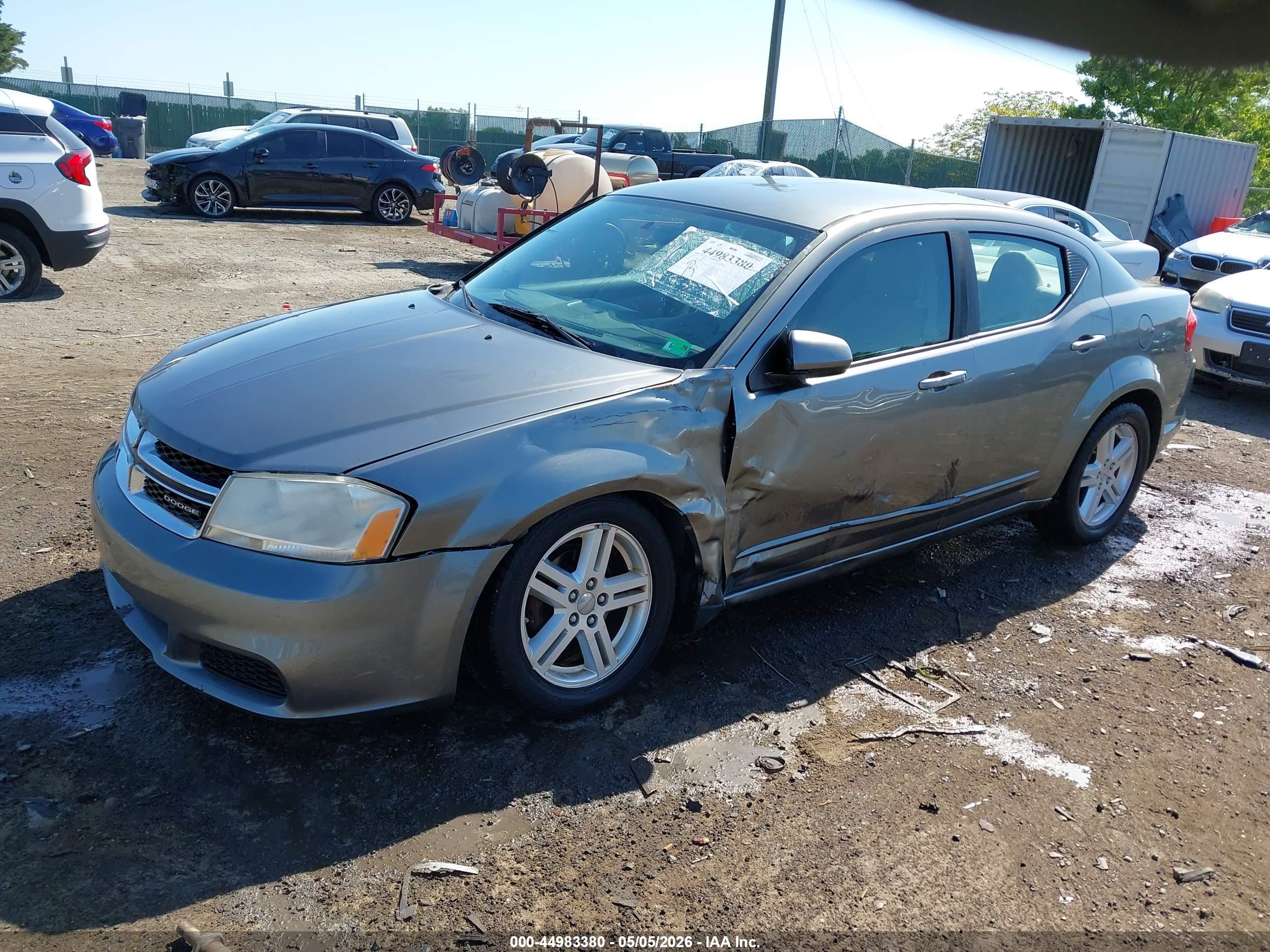 DODGE AVENGER image 2