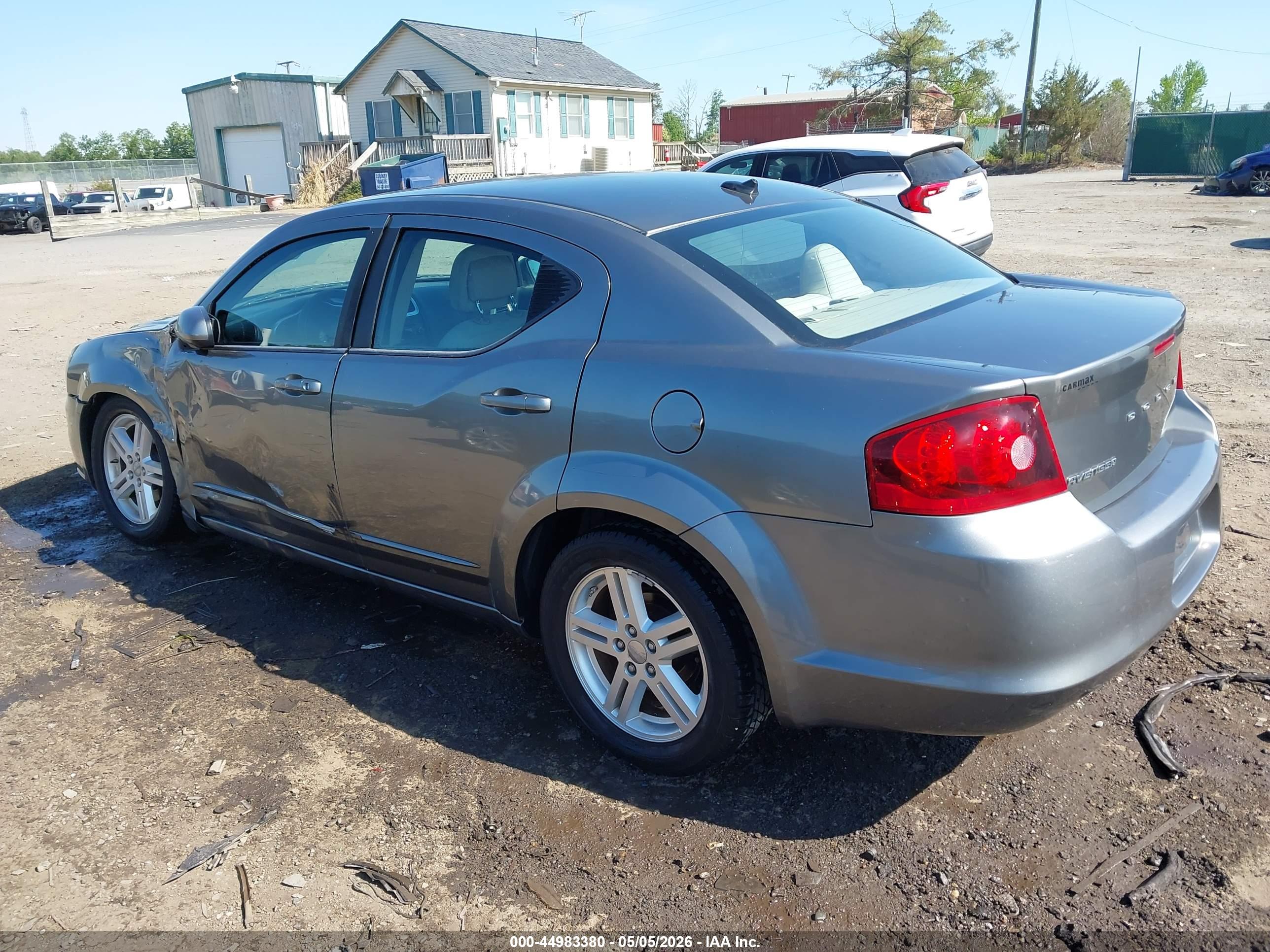 DODGE AVENGER image 3
