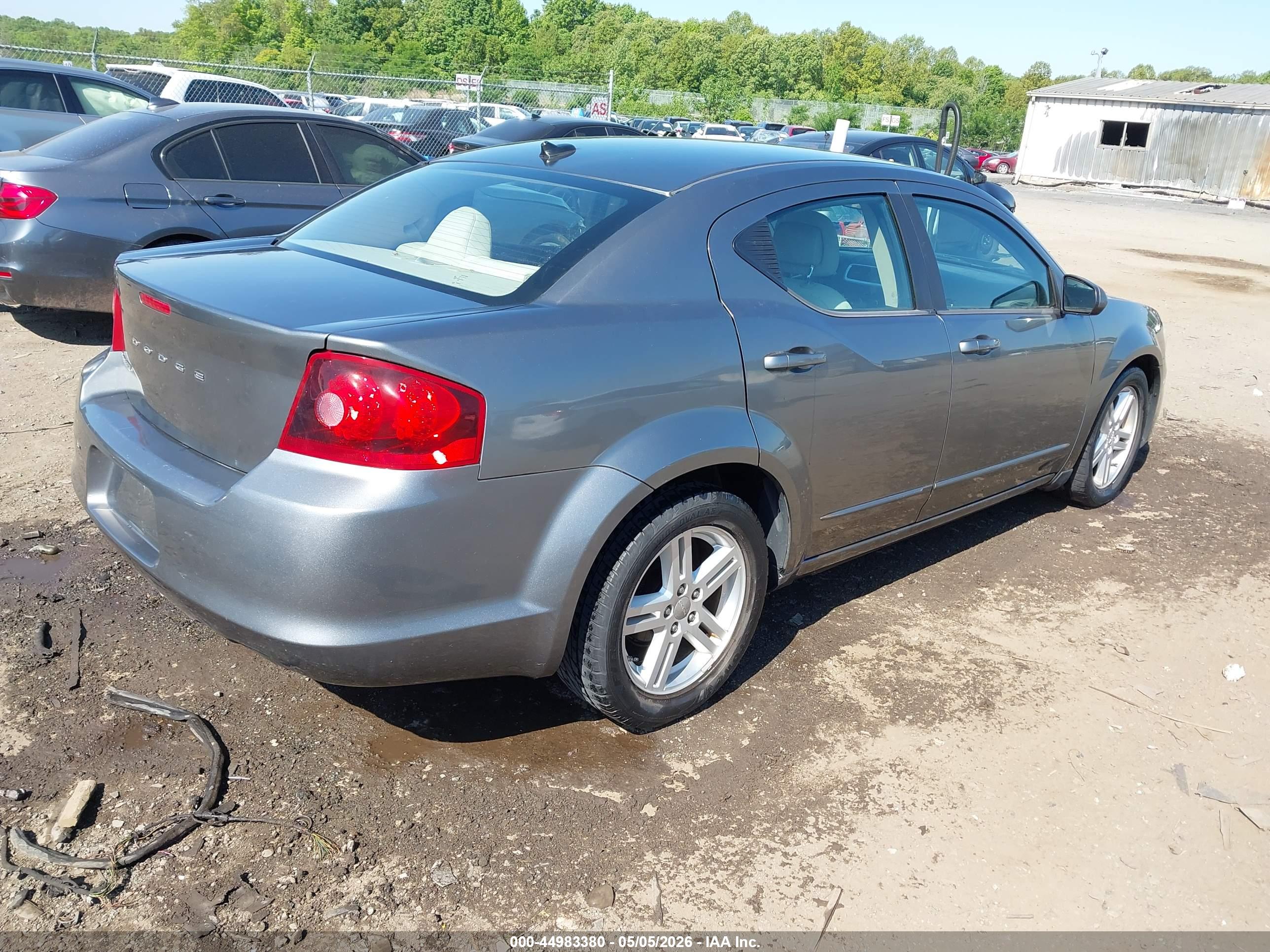 DODGE AVENGER image 4