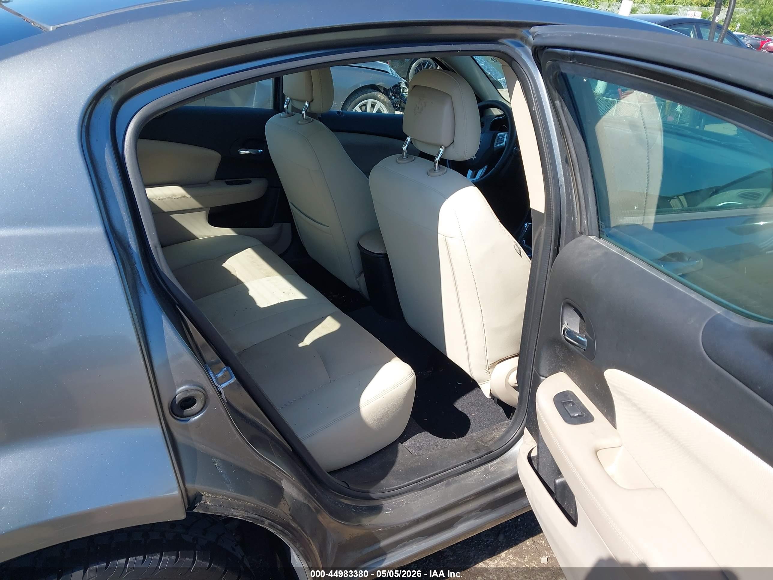 DODGE AVENGER image 8