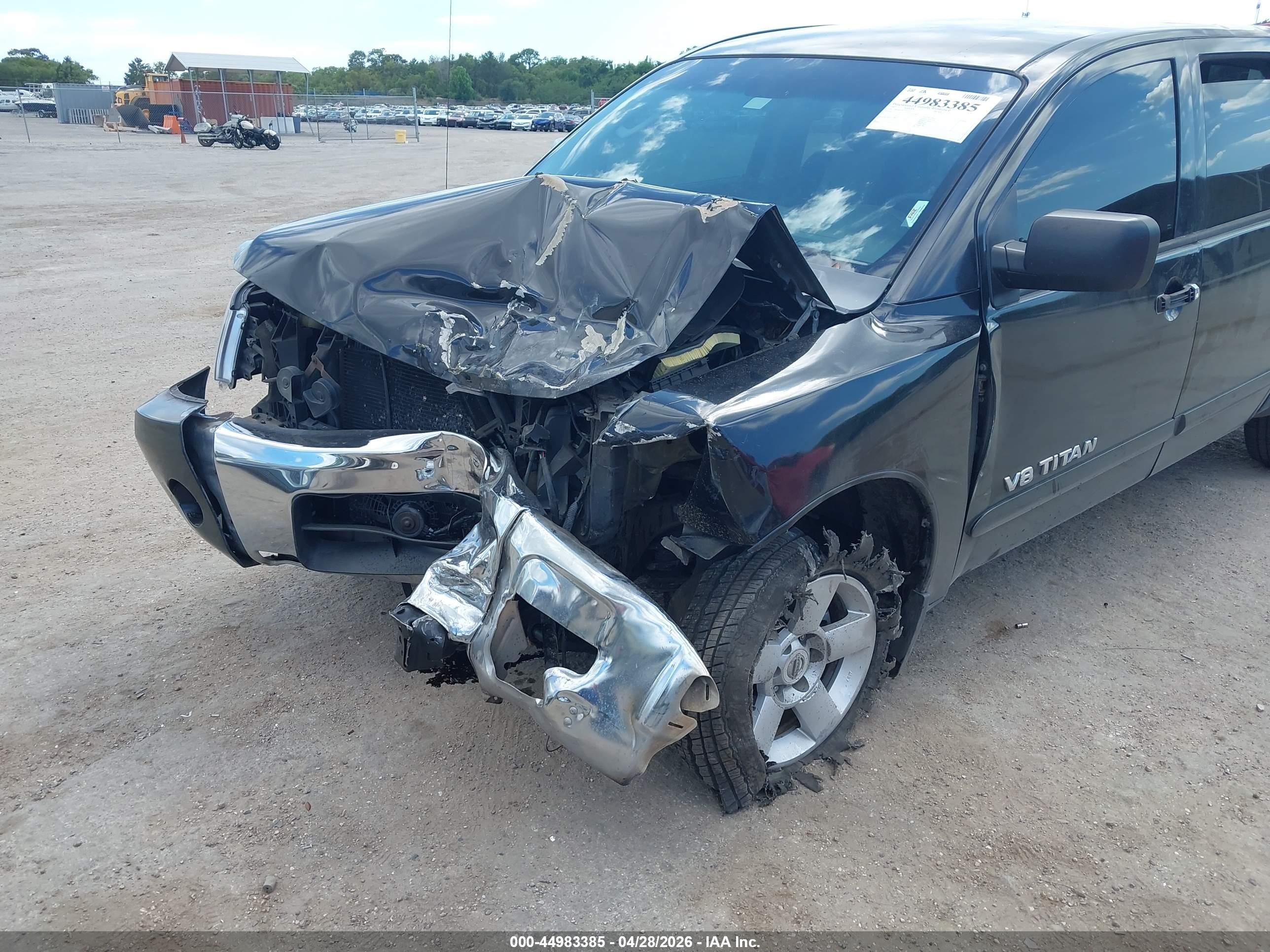 NISSAN TITAN image 6