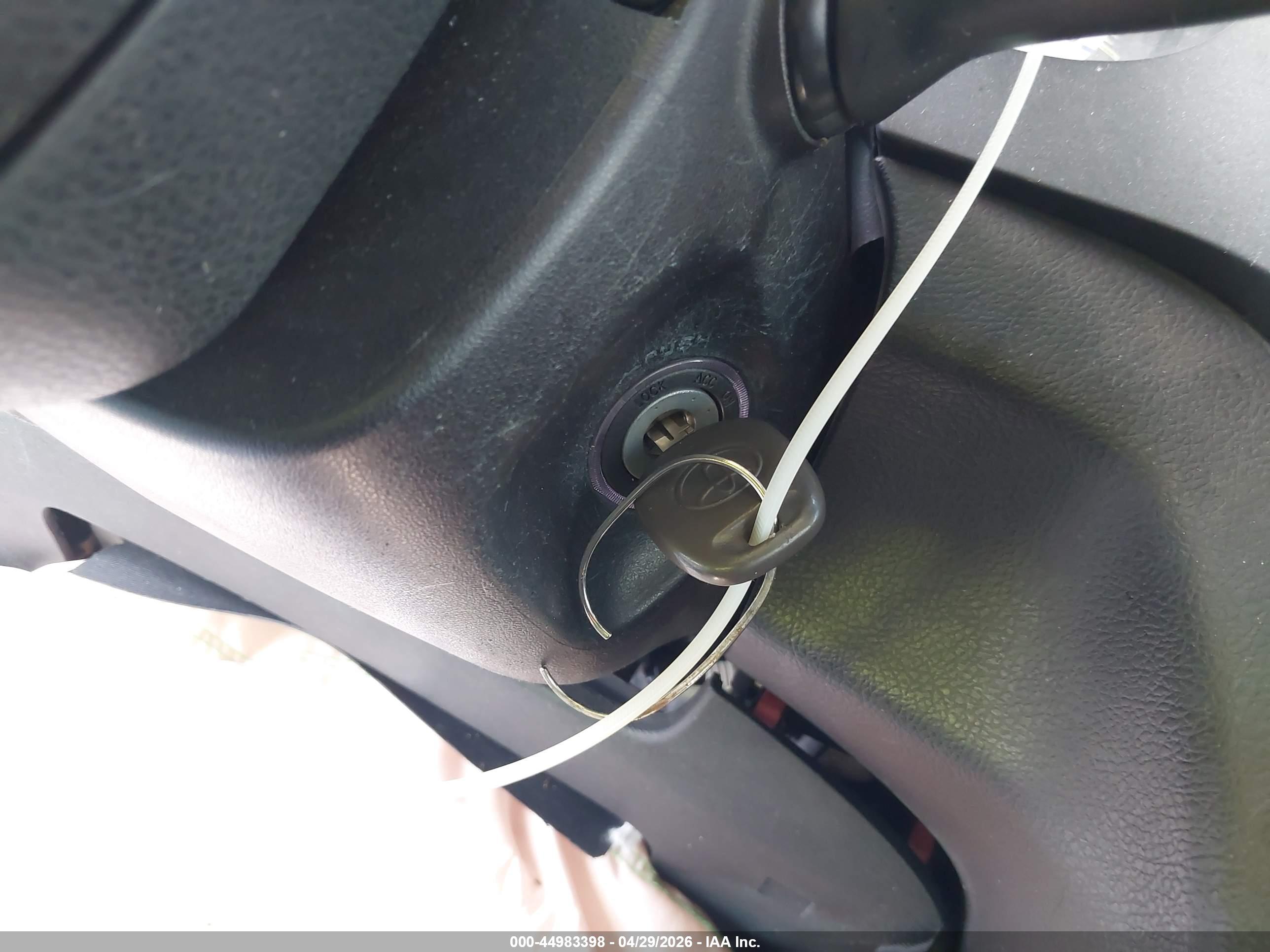 TOYOTA SIENNA image 11