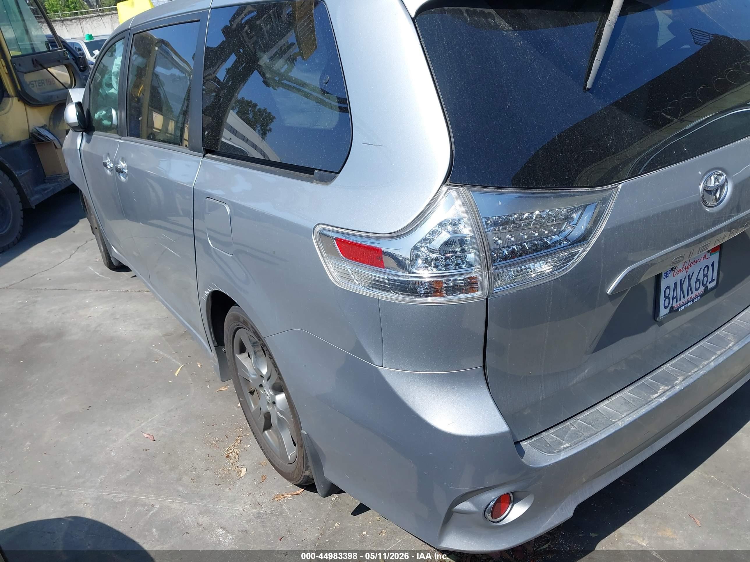 TOYOTA SIENNA image 3