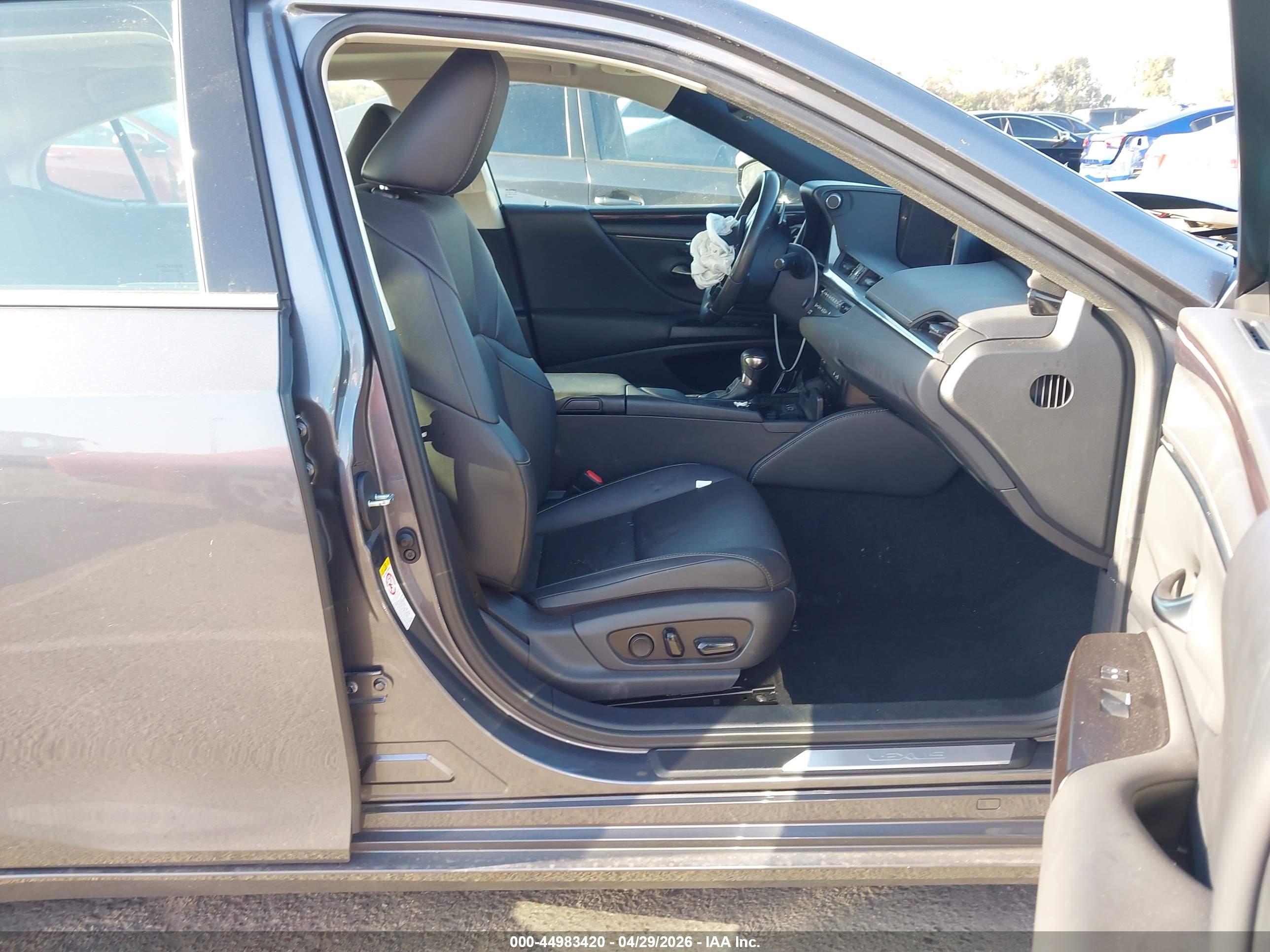 LEXUS ES image 5