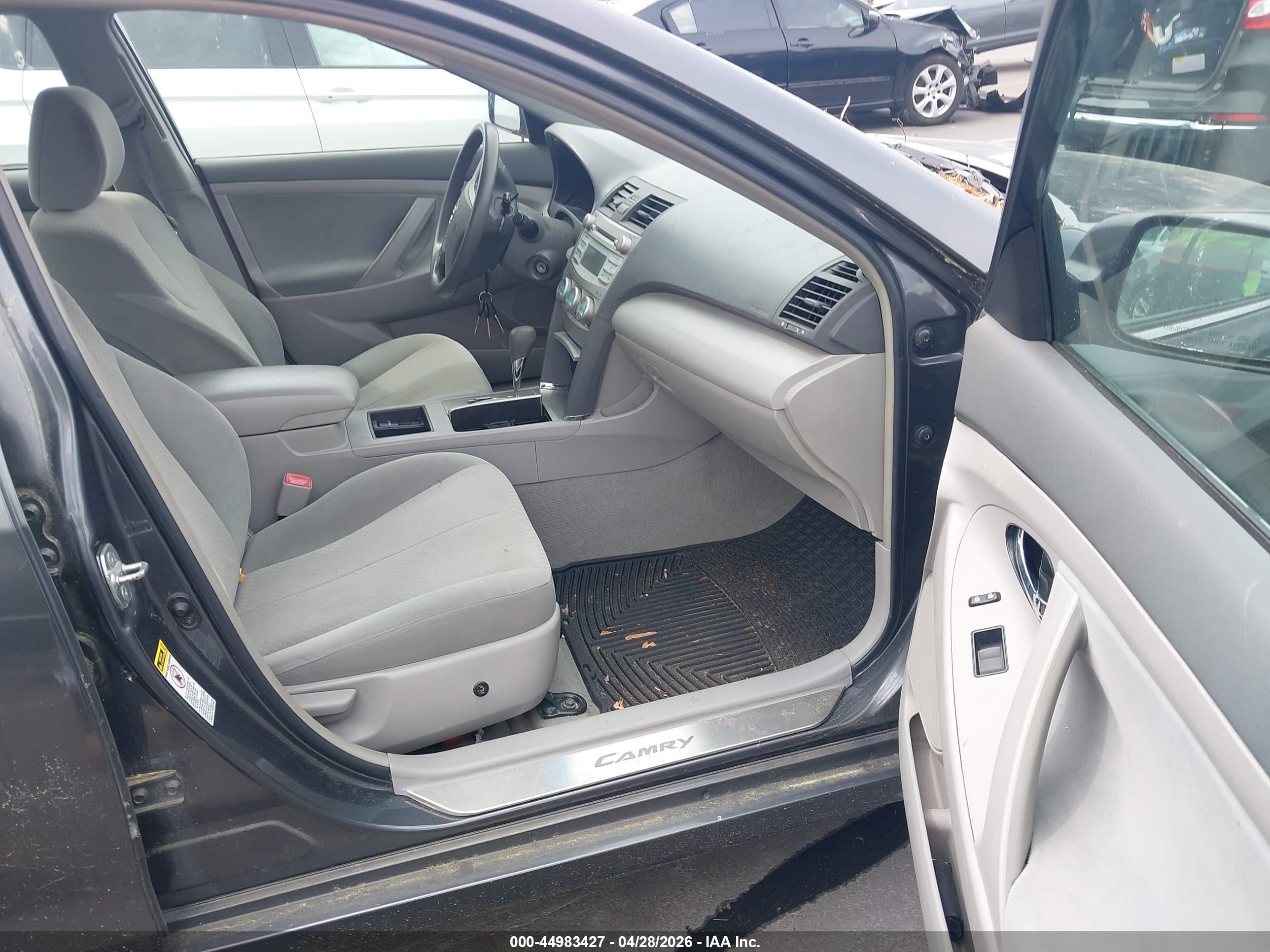 TOYOTA CAMRY image 5