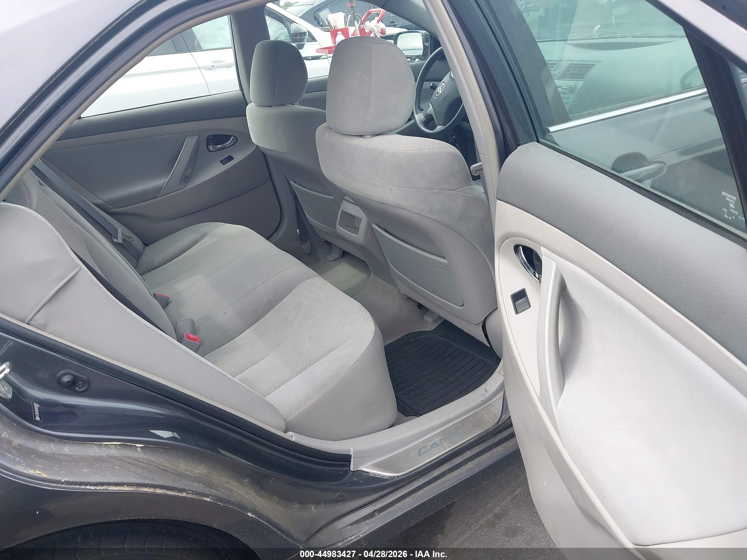 TOYOTA CAMRY image 8
