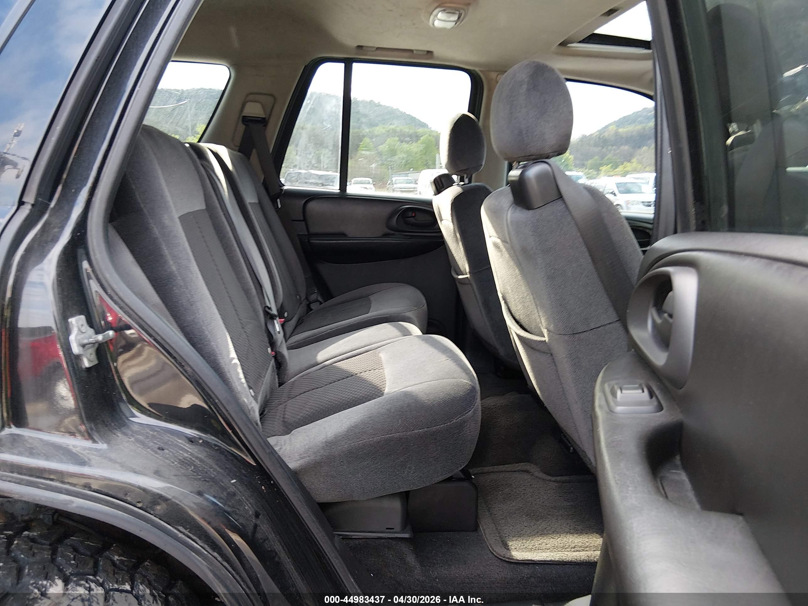 CHEVROLET TRAILBLAZER image 8