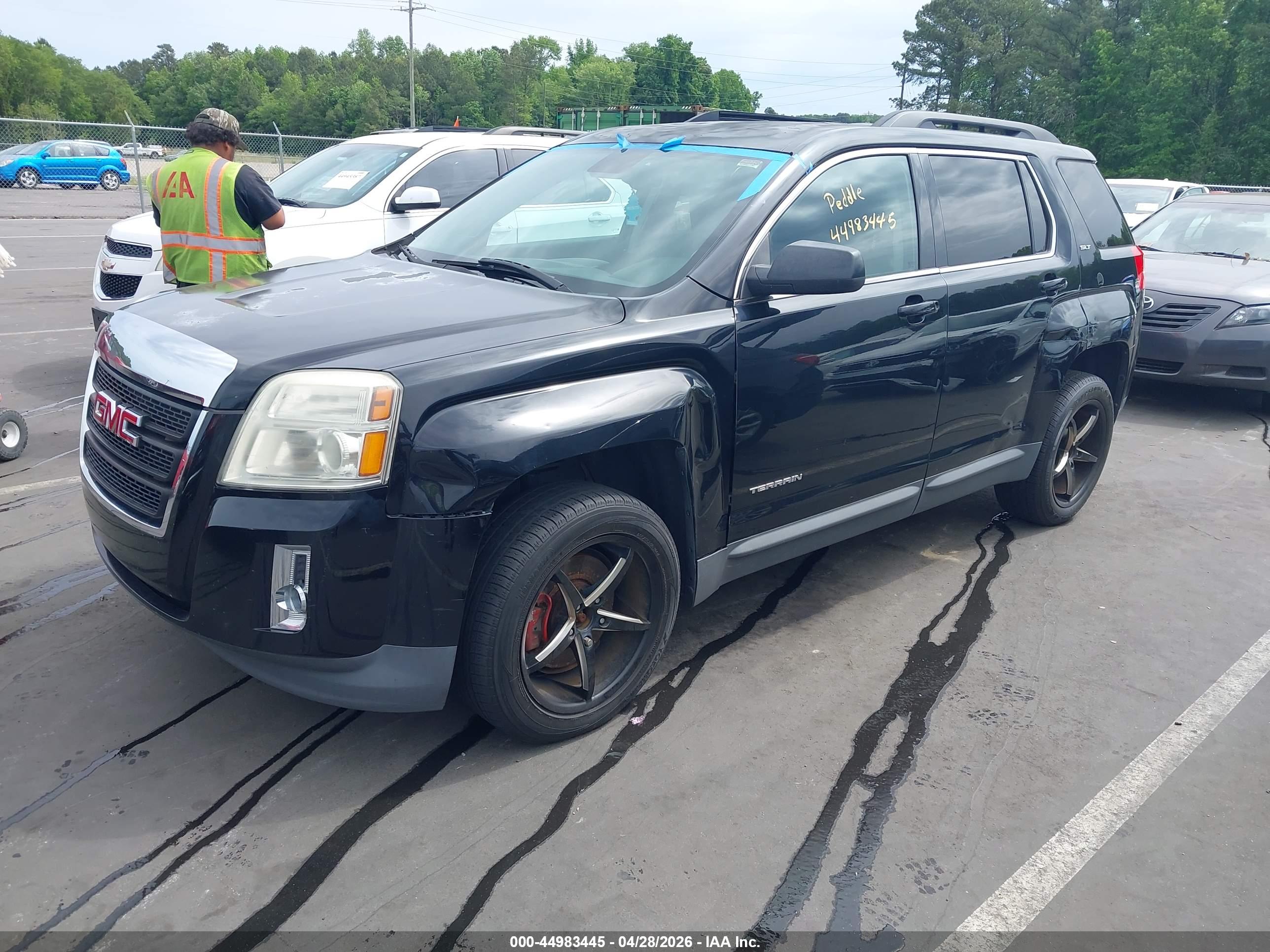 GMC TERRAIN image 2