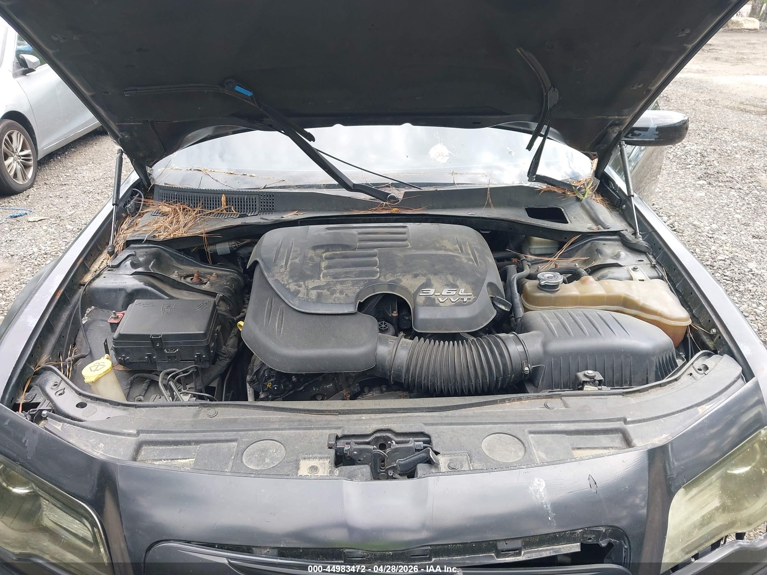 CHRYSLER 300 image 10