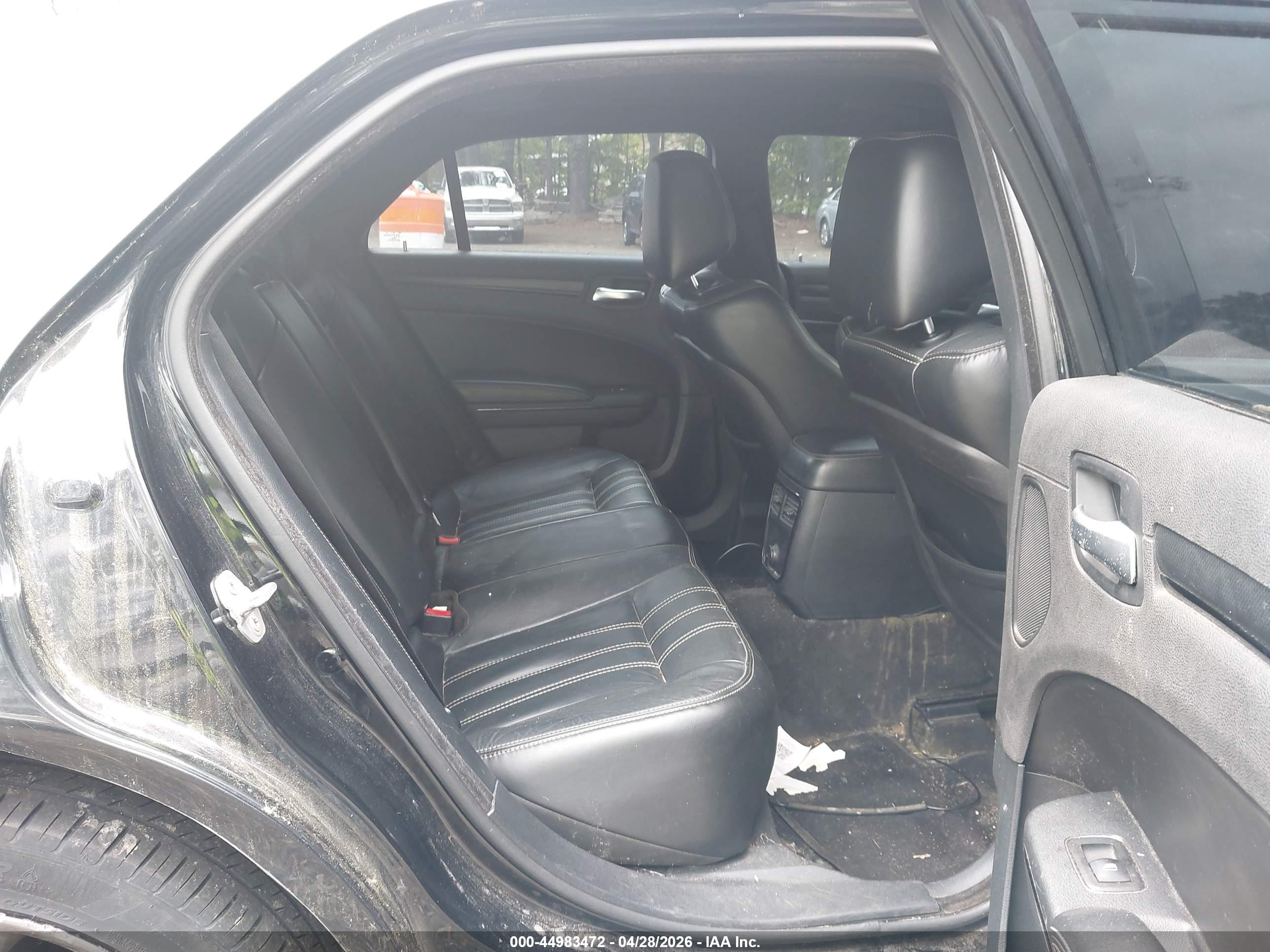 CHRYSLER 300 image 8
