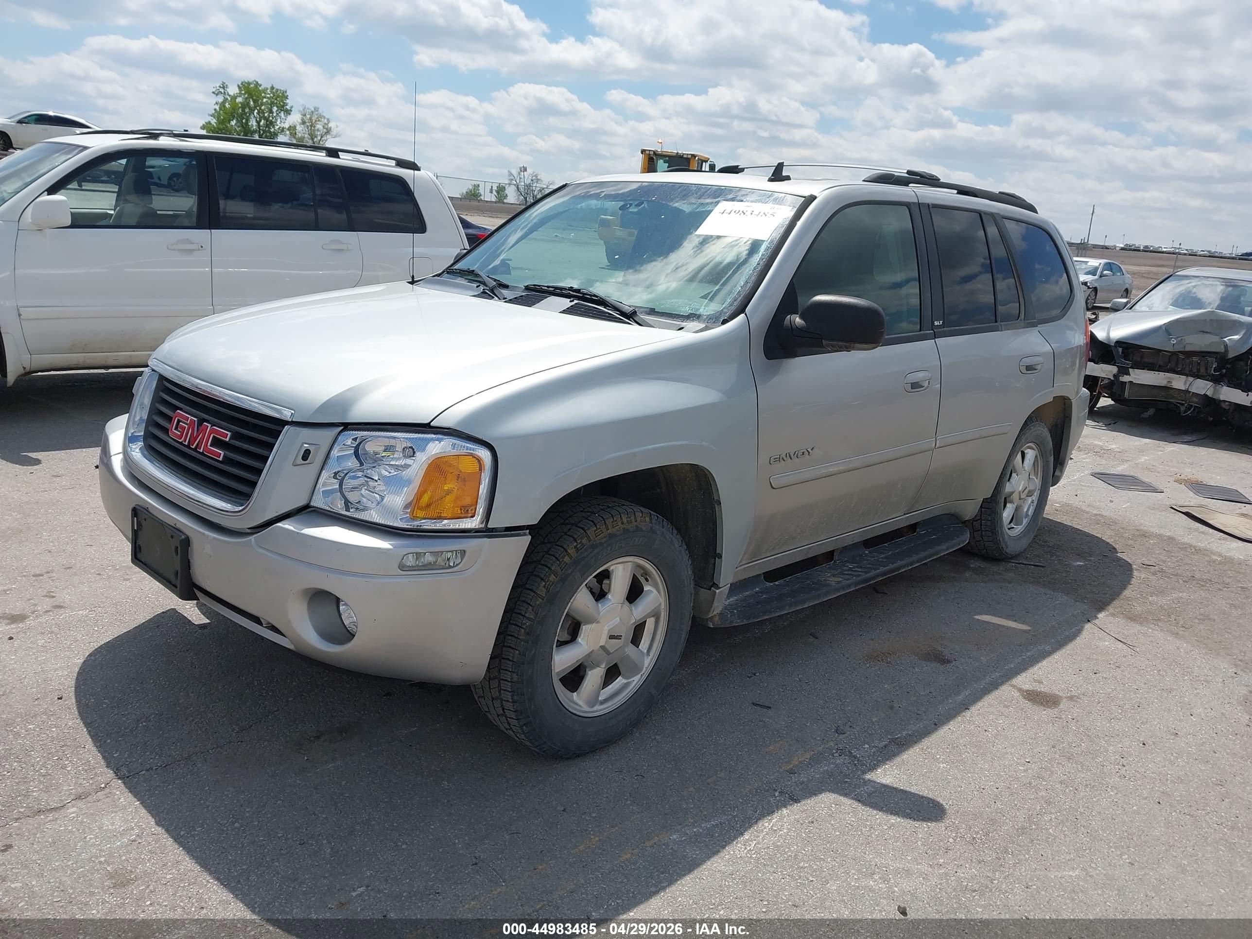 GMC ENVOY image 2