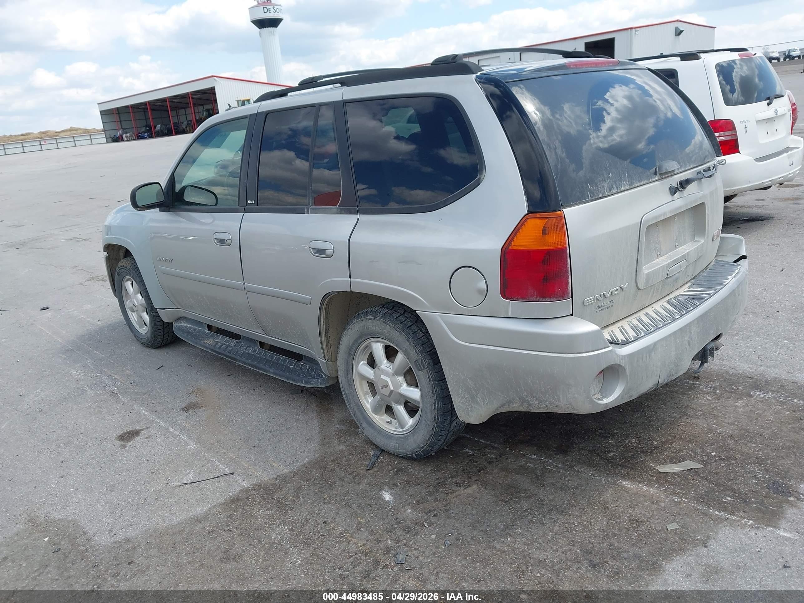 GMC ENVOY image 3