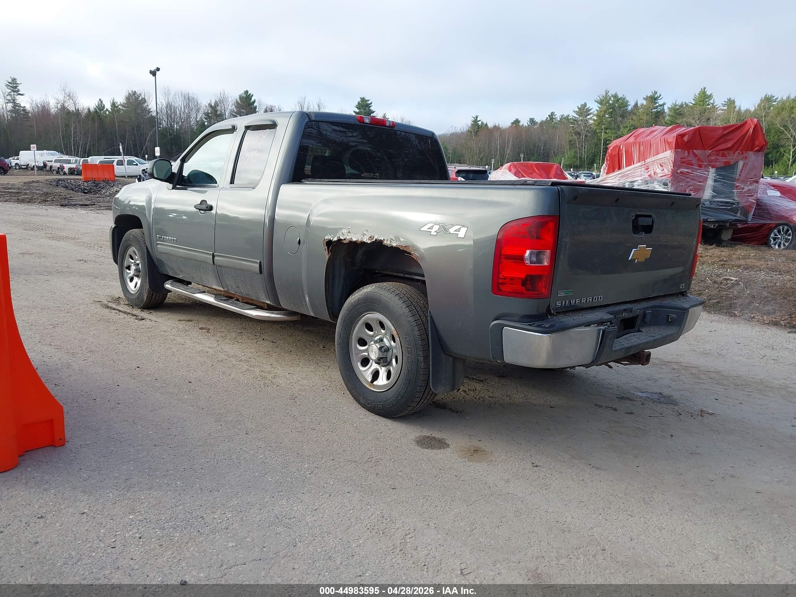 CHEVROLET SILVERADO image 3