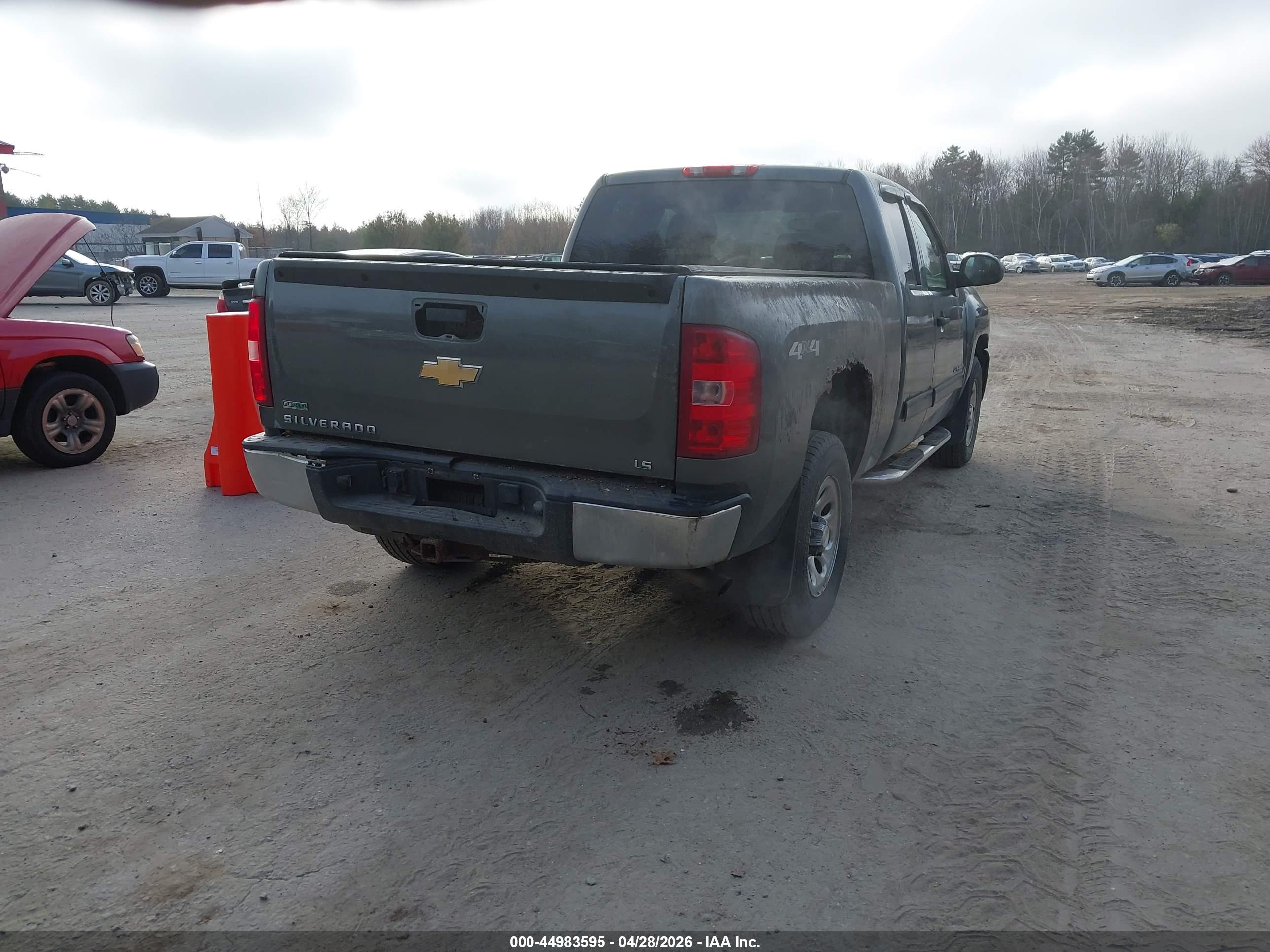CHEVROLET SILVERADO image 4