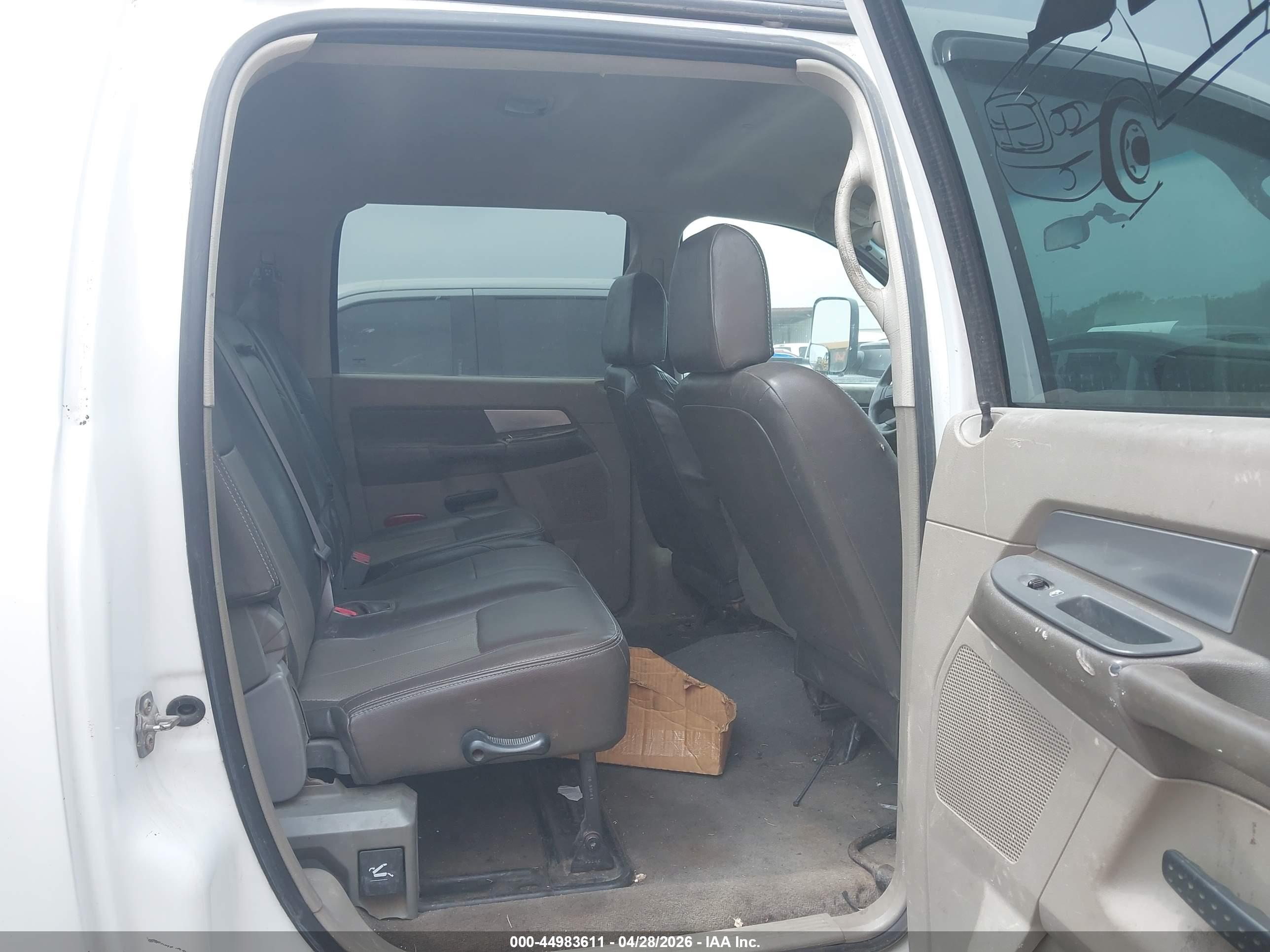 DODGE RAM image 8