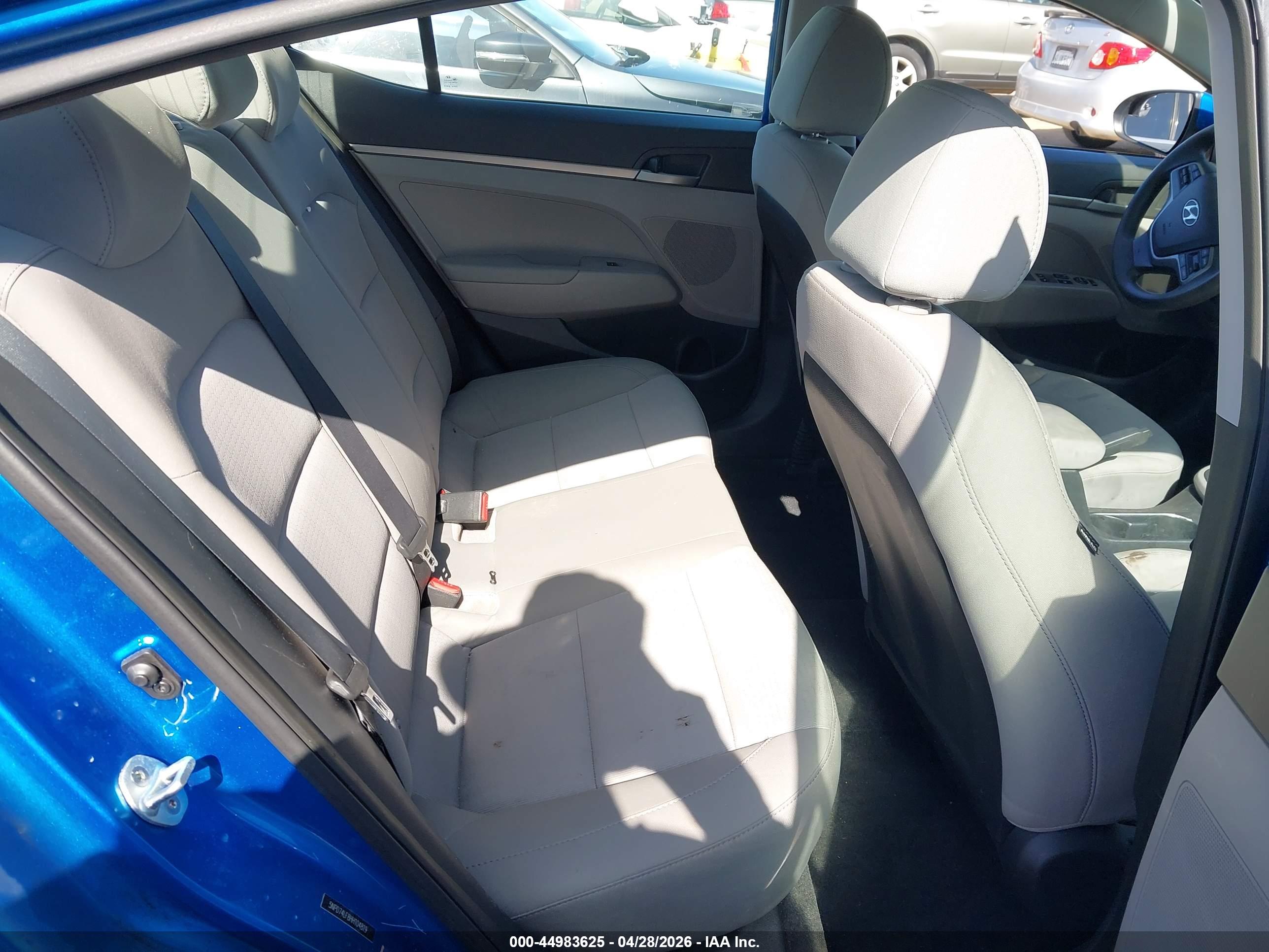 HYUNDAI ELANTRA image 8