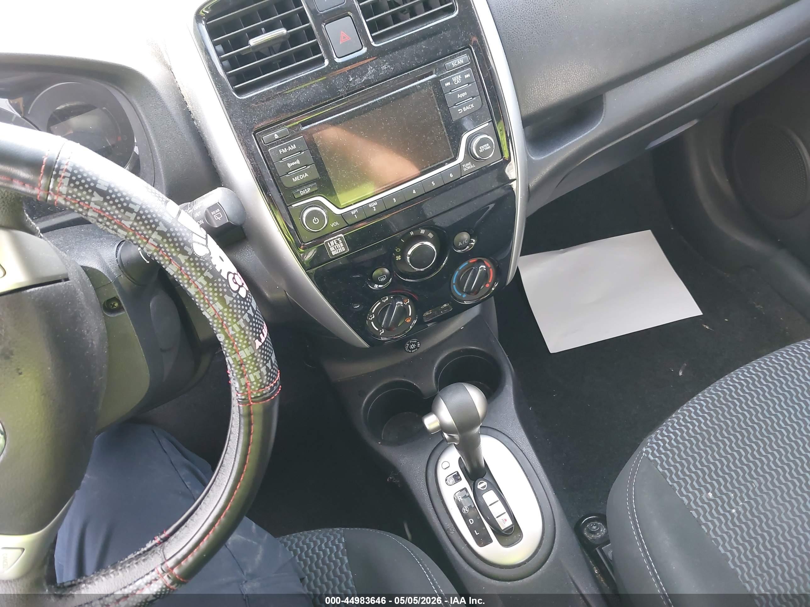 NISSAN VERSA image 11