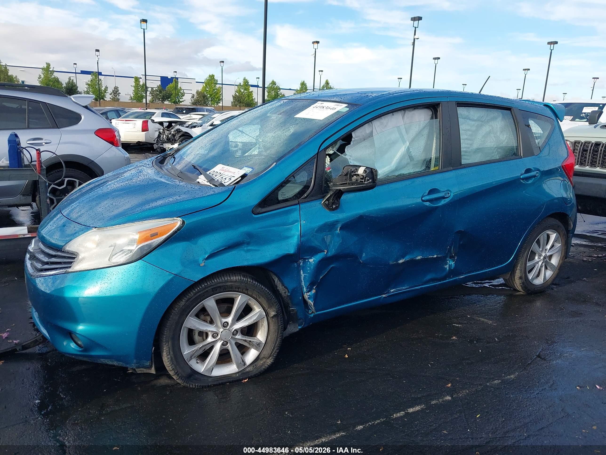 NISSAN VERSA image 6