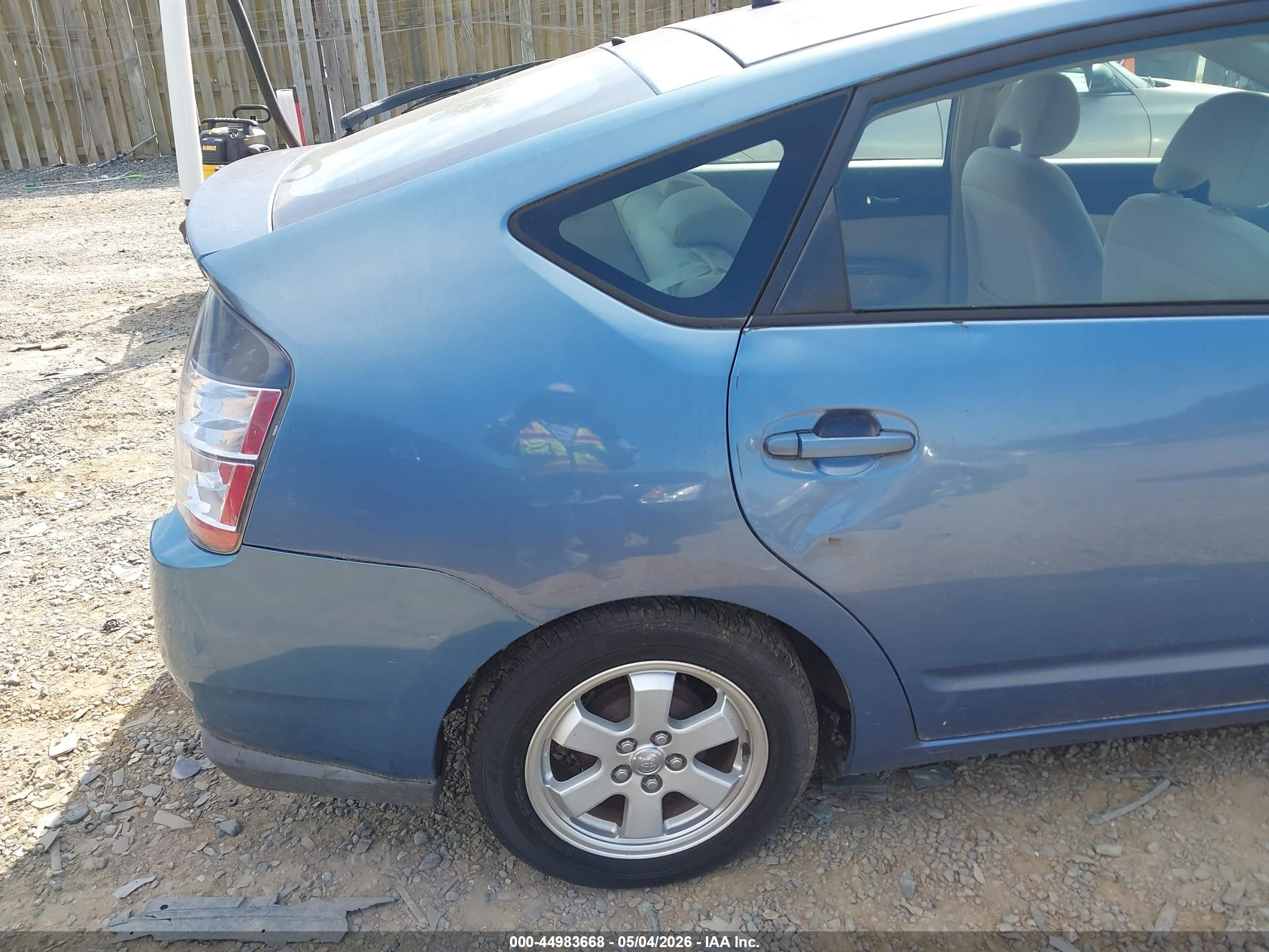 TOYOTA PRIUS image 6