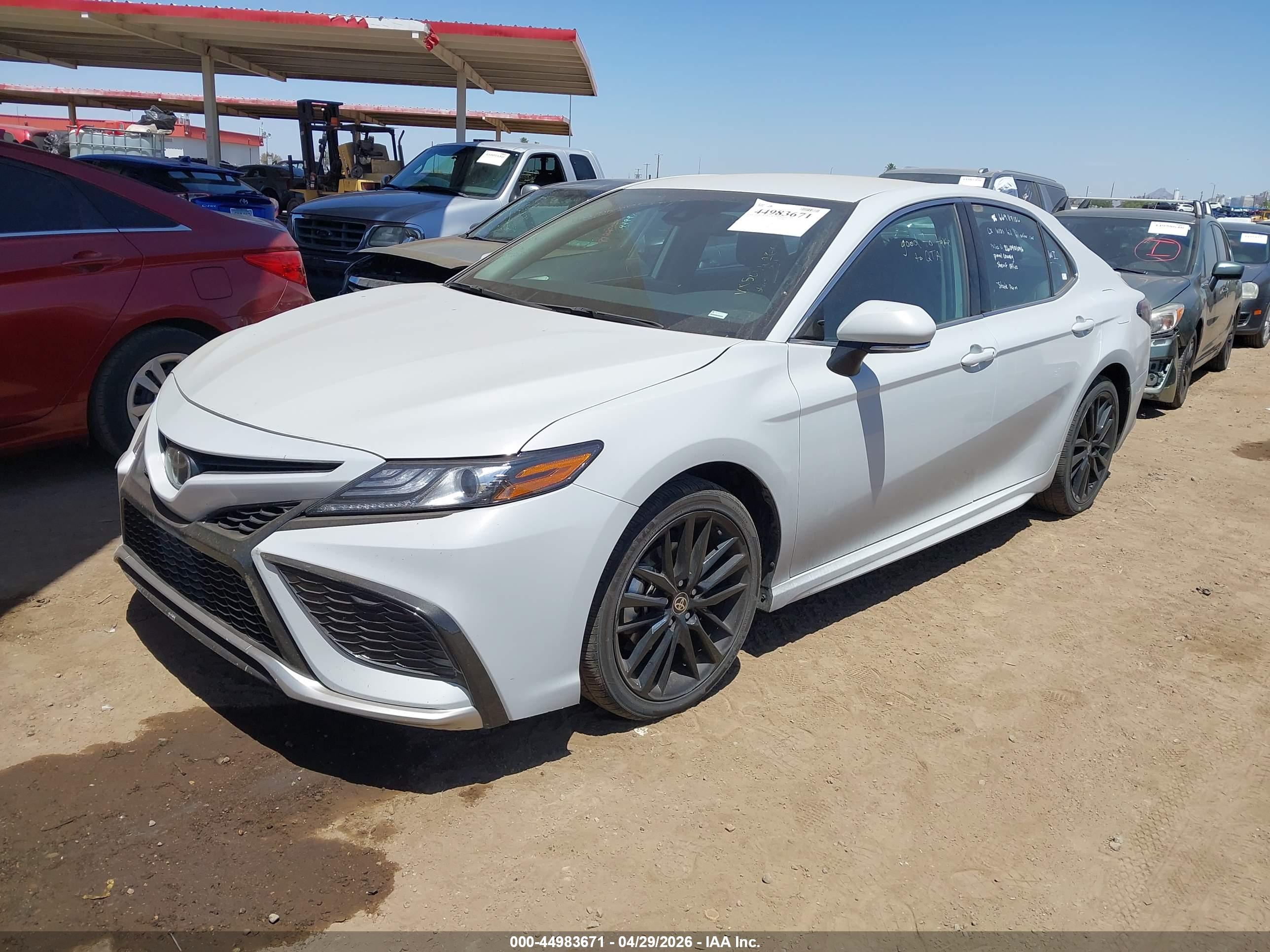 TOYOTA CAMRY image 2