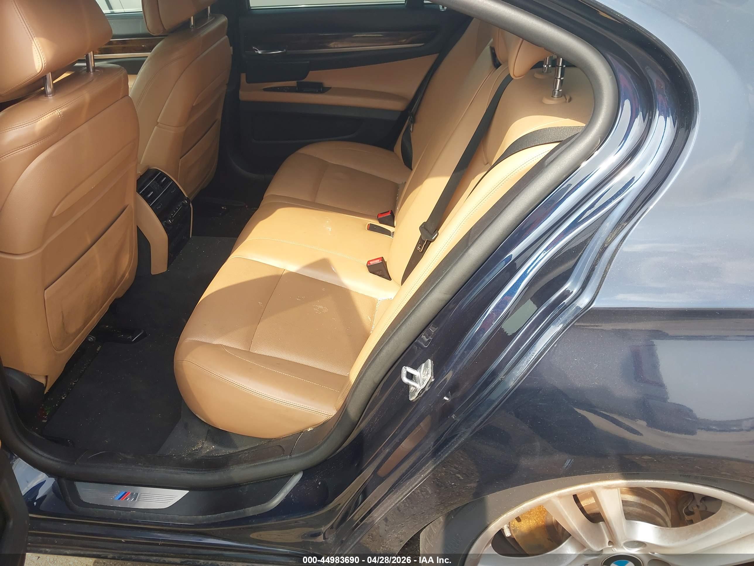 BMW 750I image 8