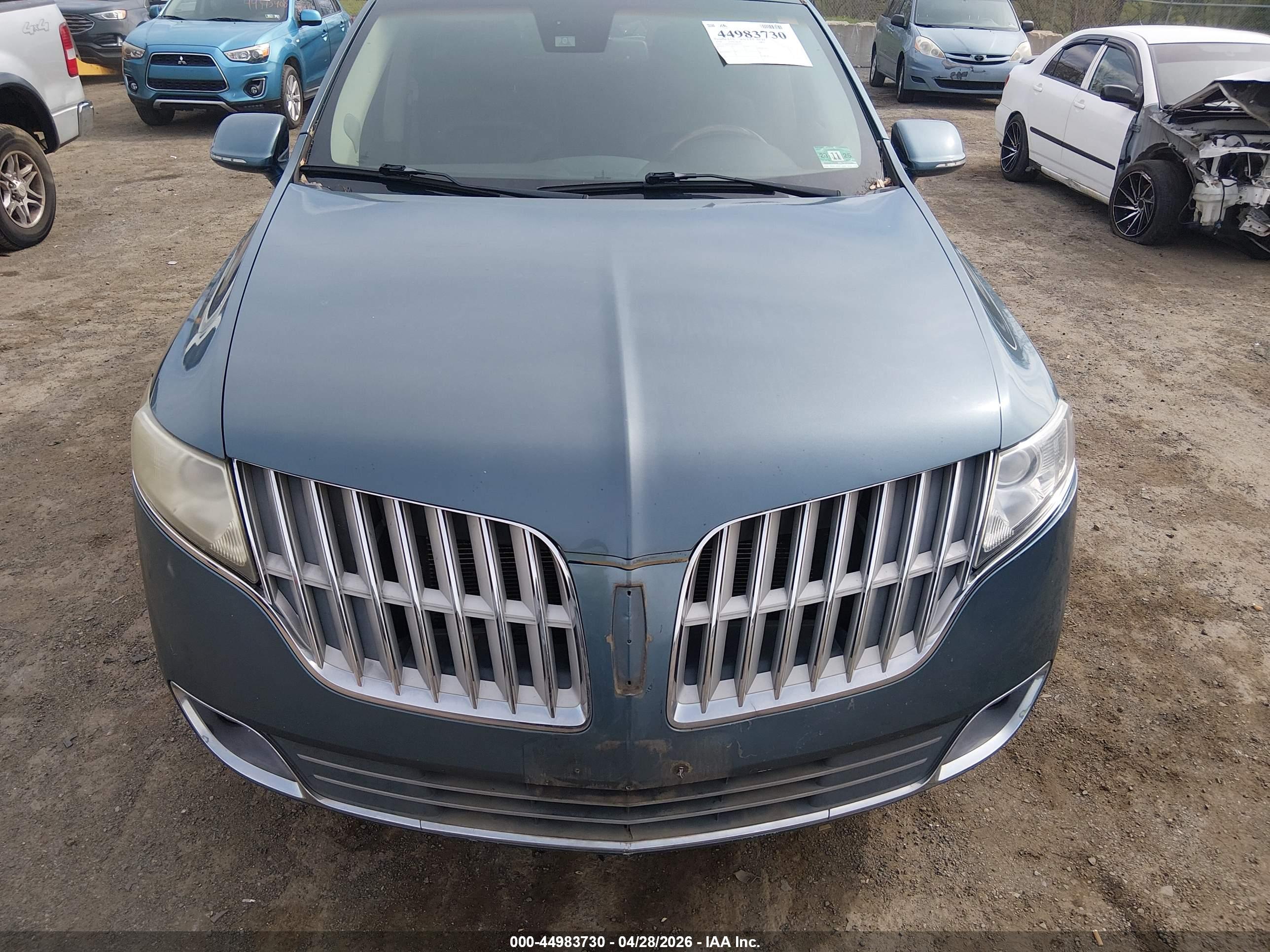 LINCOLN MKT image 6