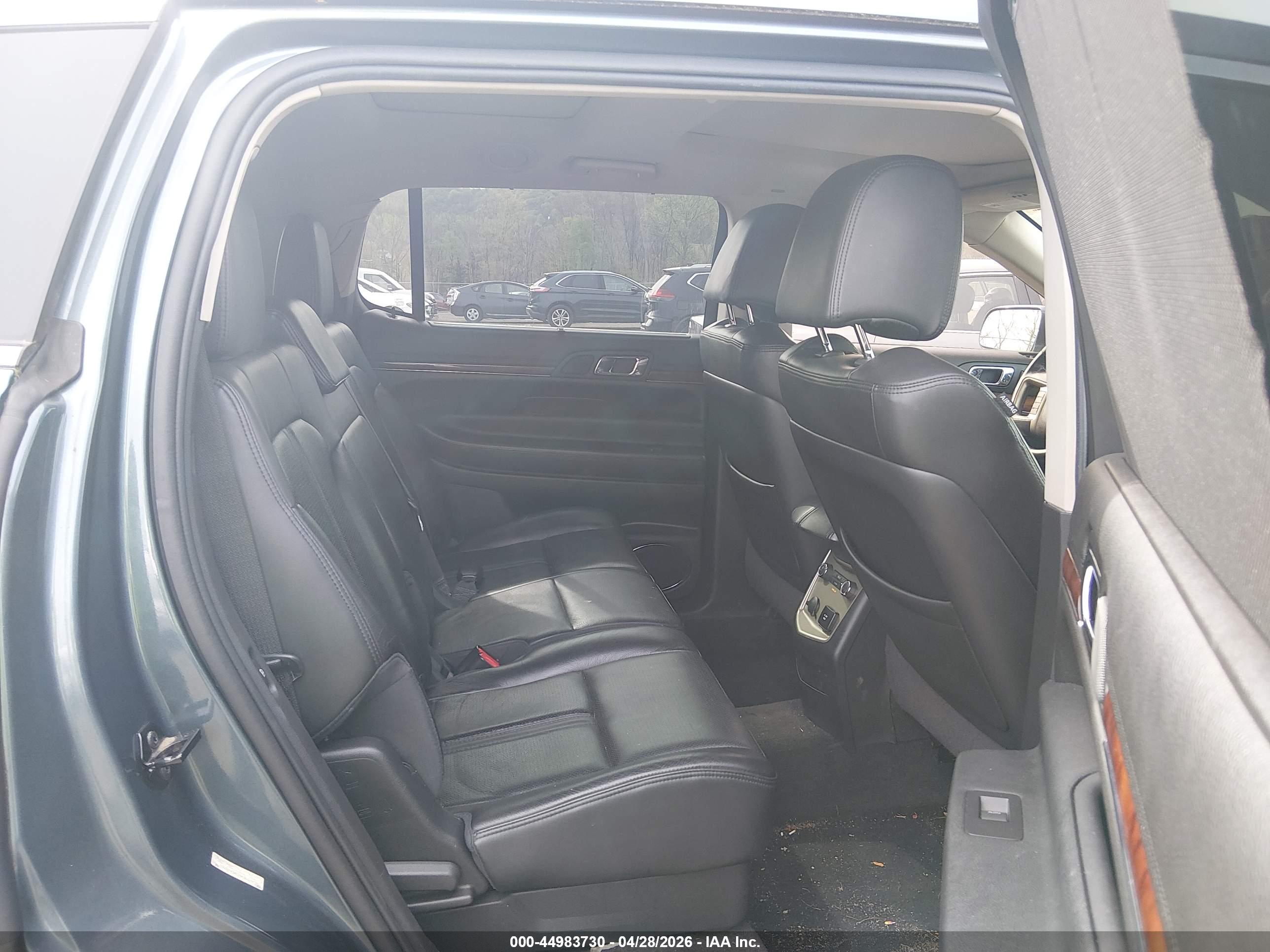 LINCOLN MKT image 8