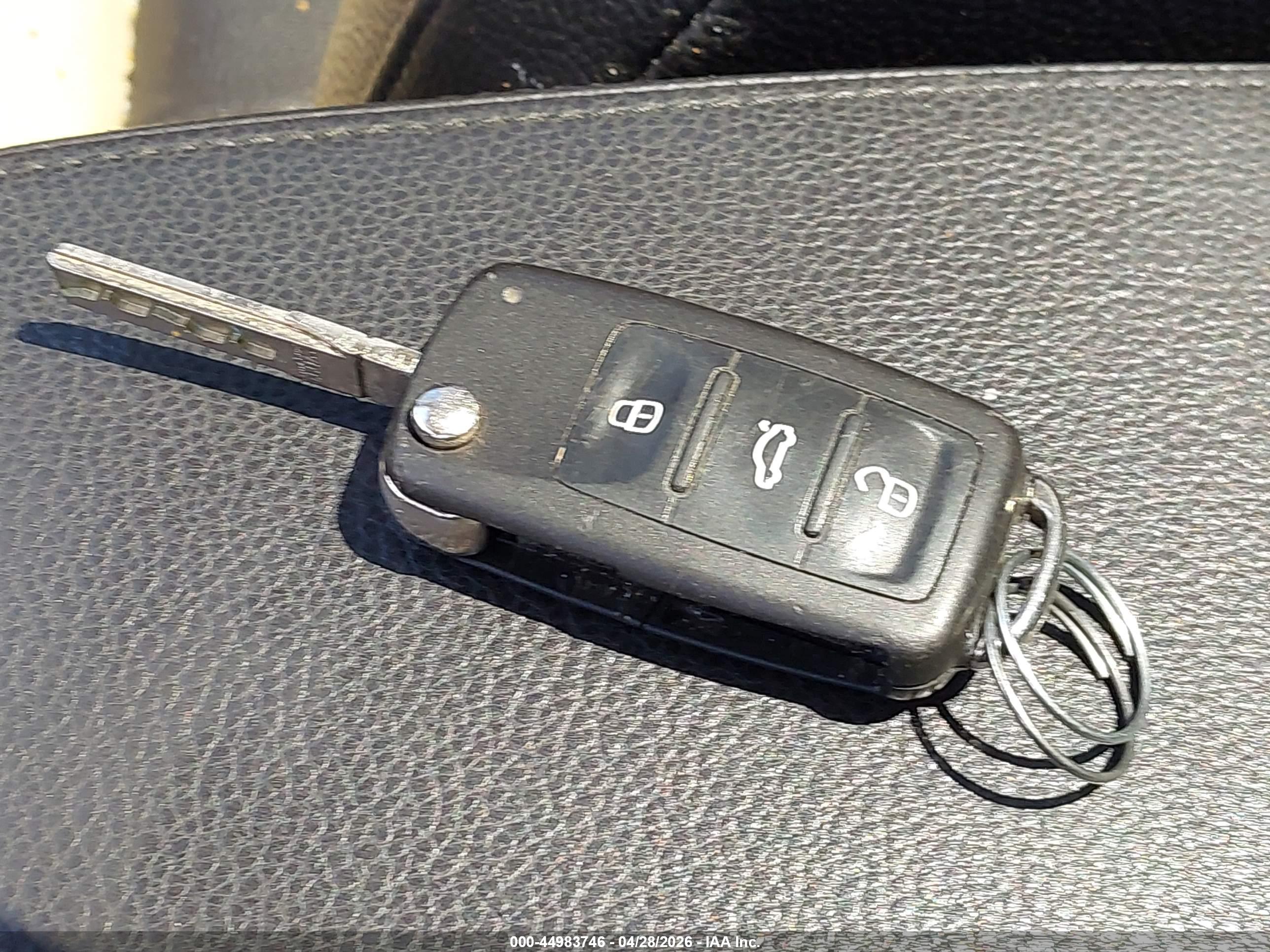 VOLKSWAGEN TIGUAN image 11