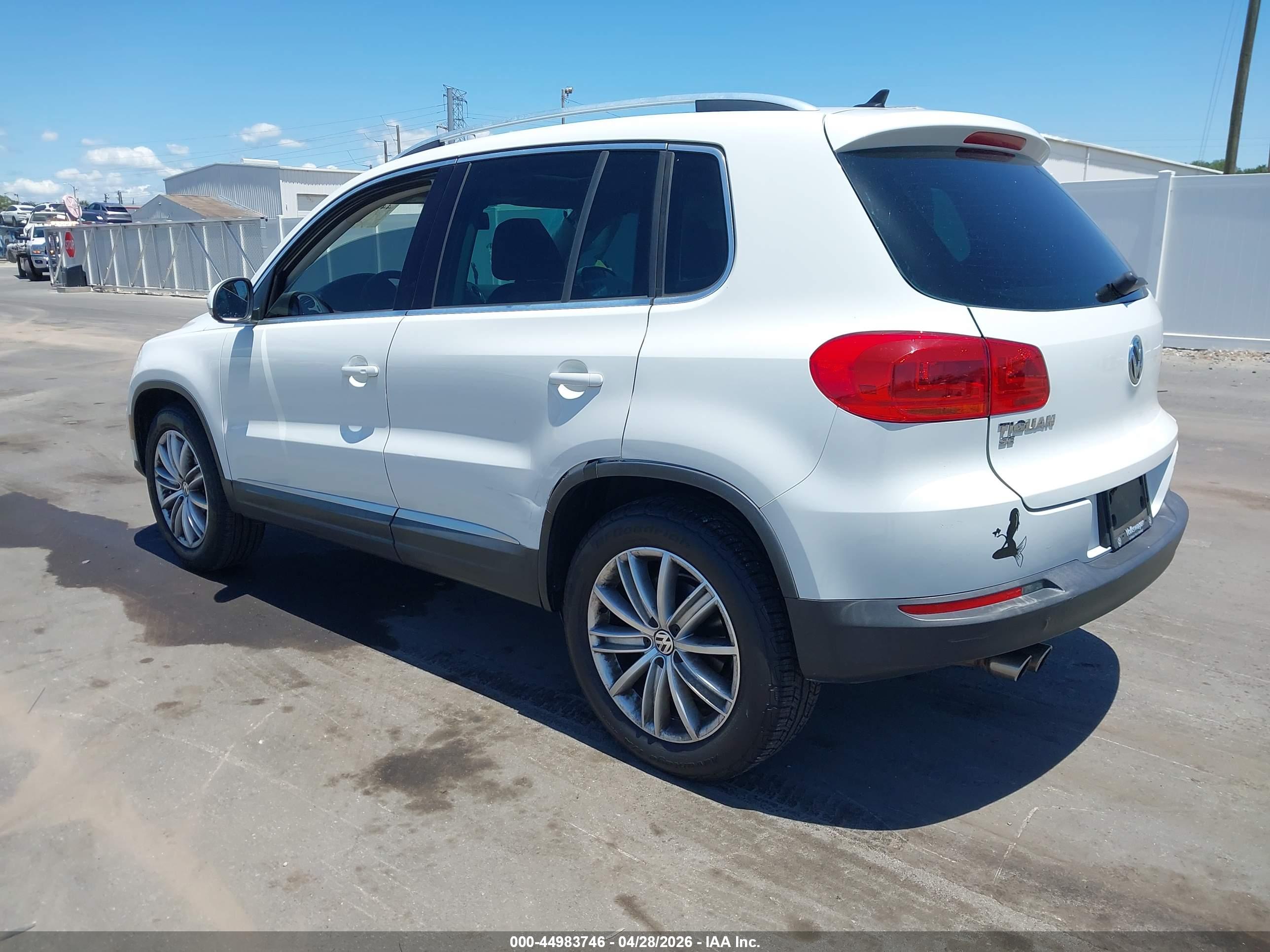 VOLKSWAGEN TIGUAN image 3