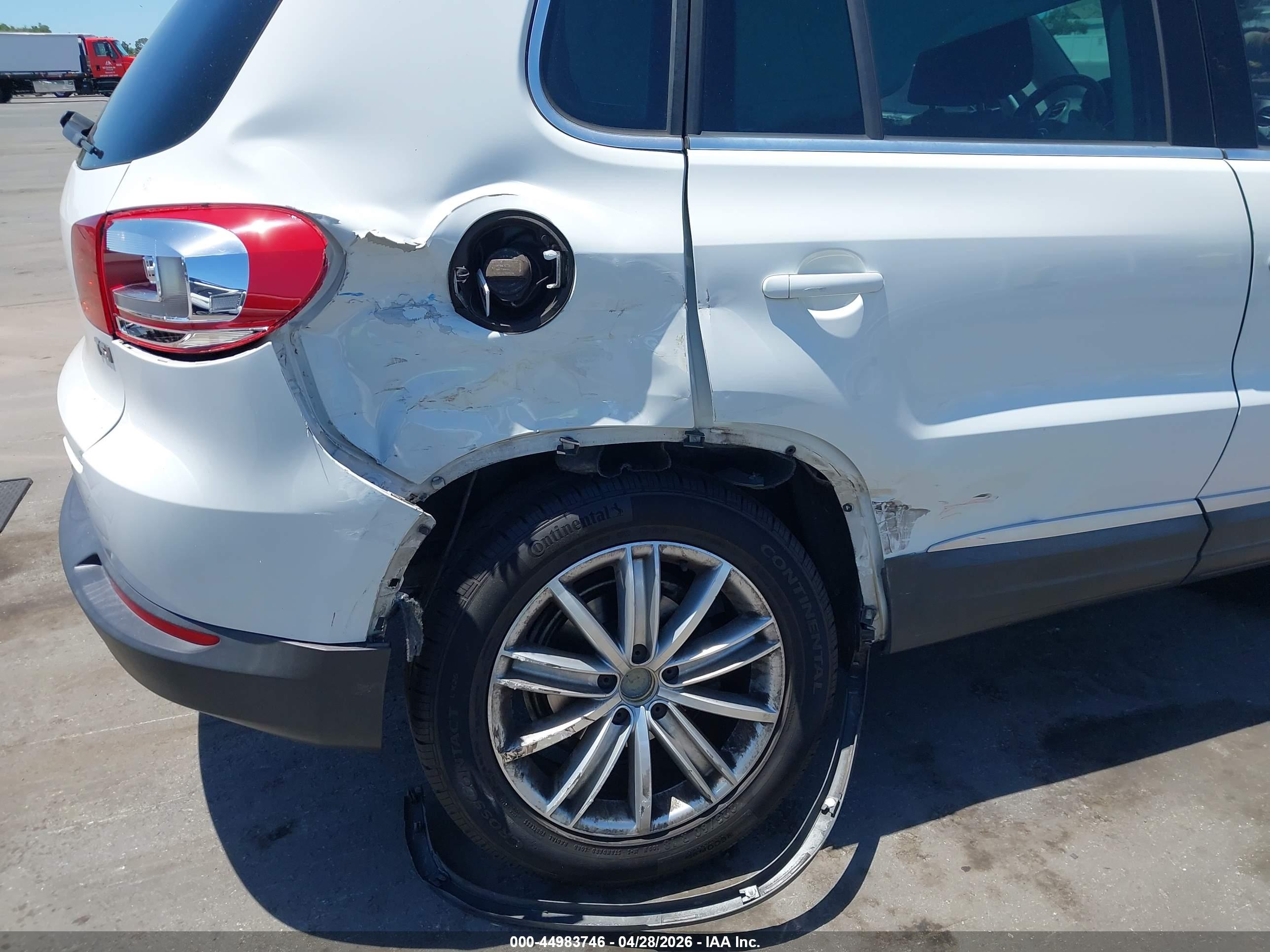 VOLKSWAGEN TIGUAN image 6