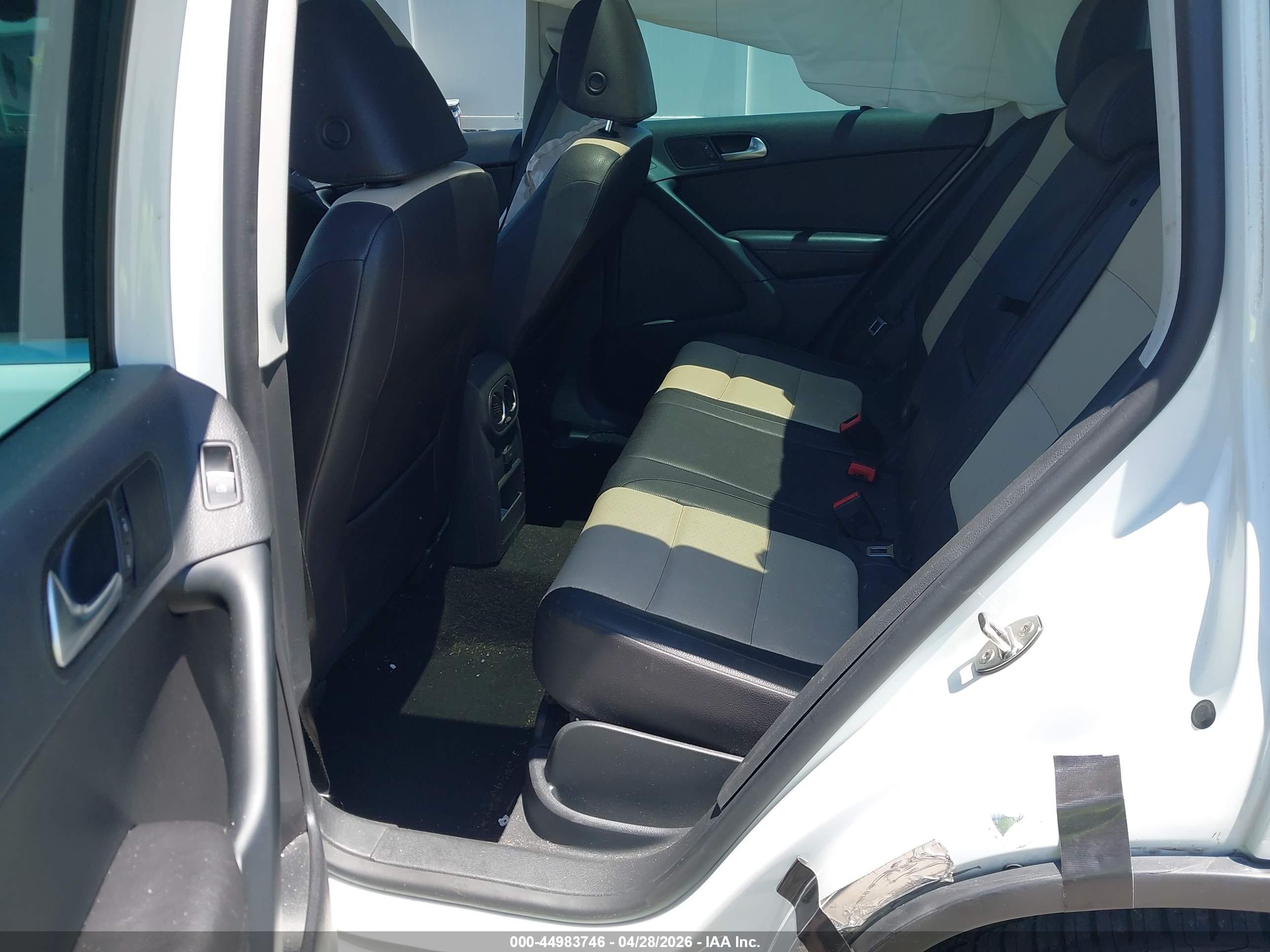 VOLKSWAGEN TIGUAN image 8