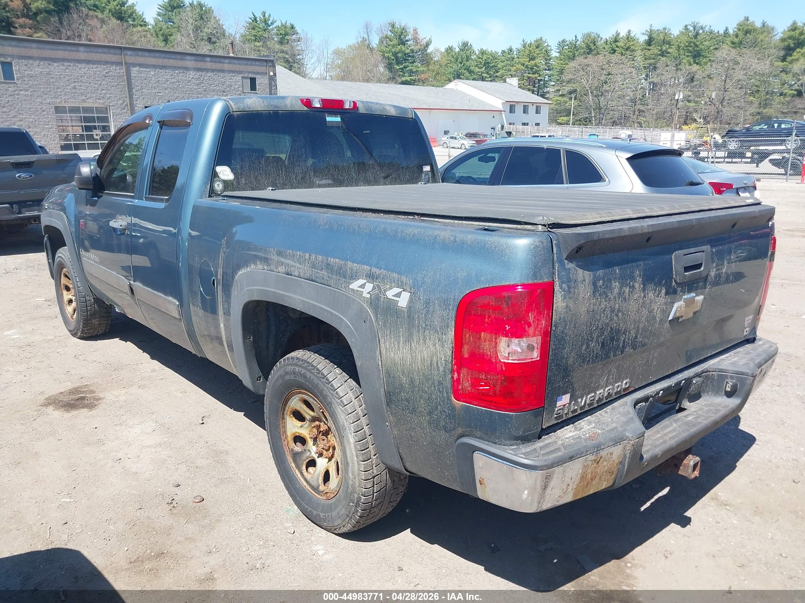 CHEVROLET SILVERADO image 3