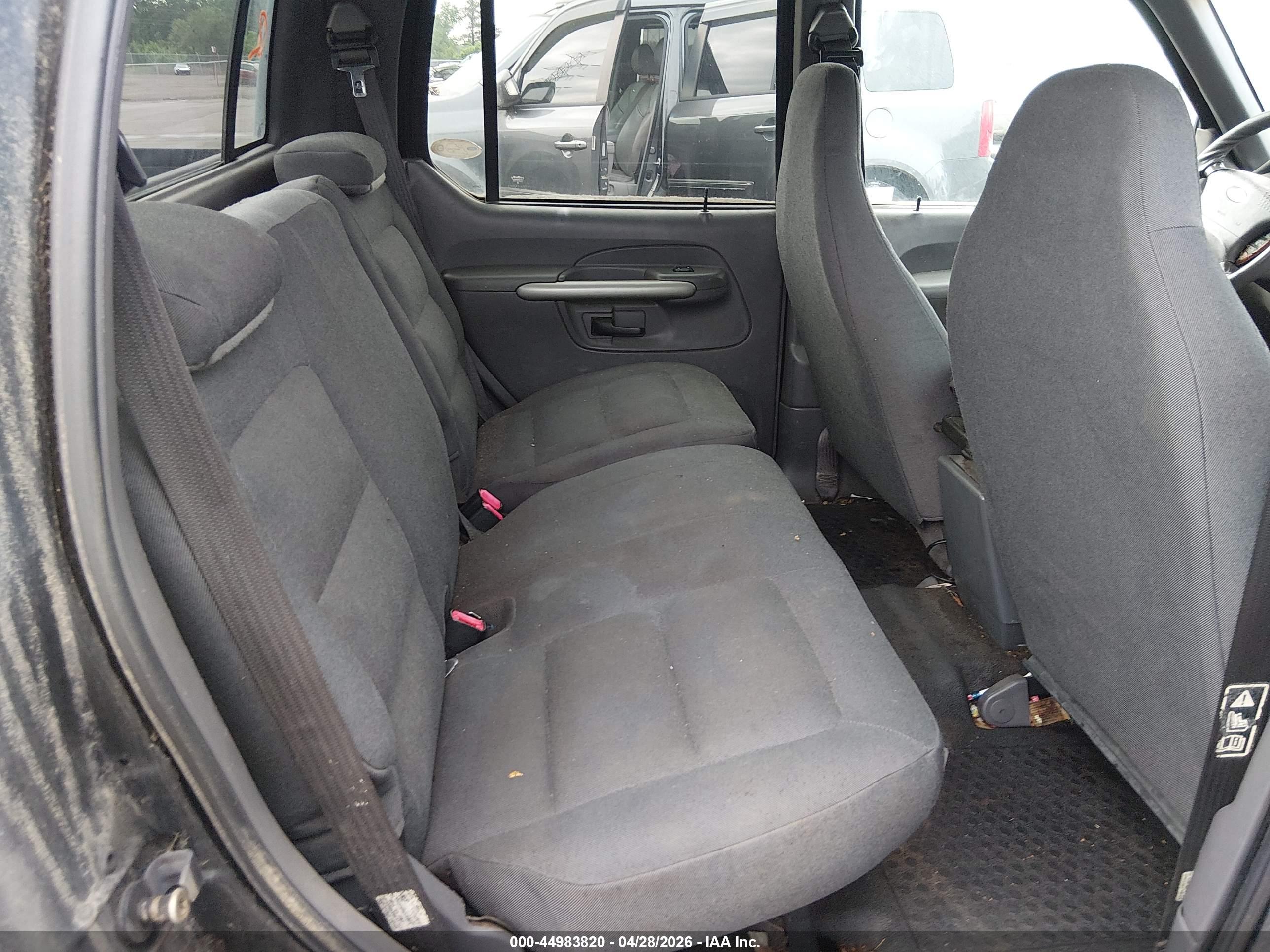 FORD EXPLORER image 8