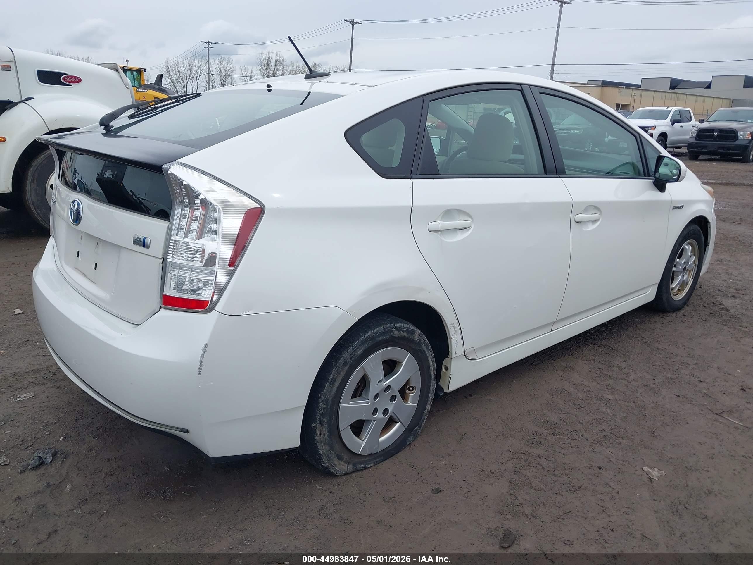 TOYOTA PRIUS image 4