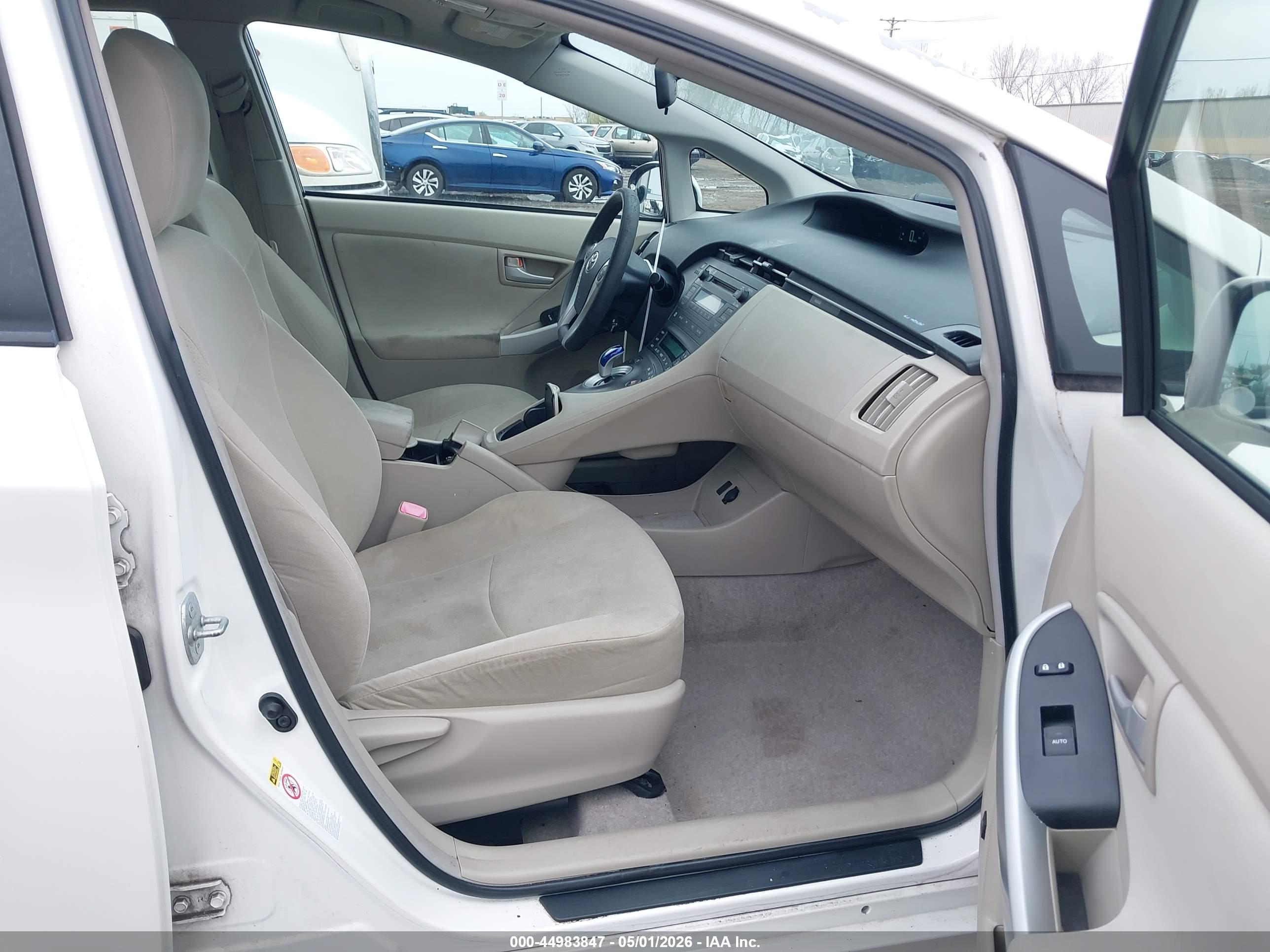 TOYOTA PRIUS image 5