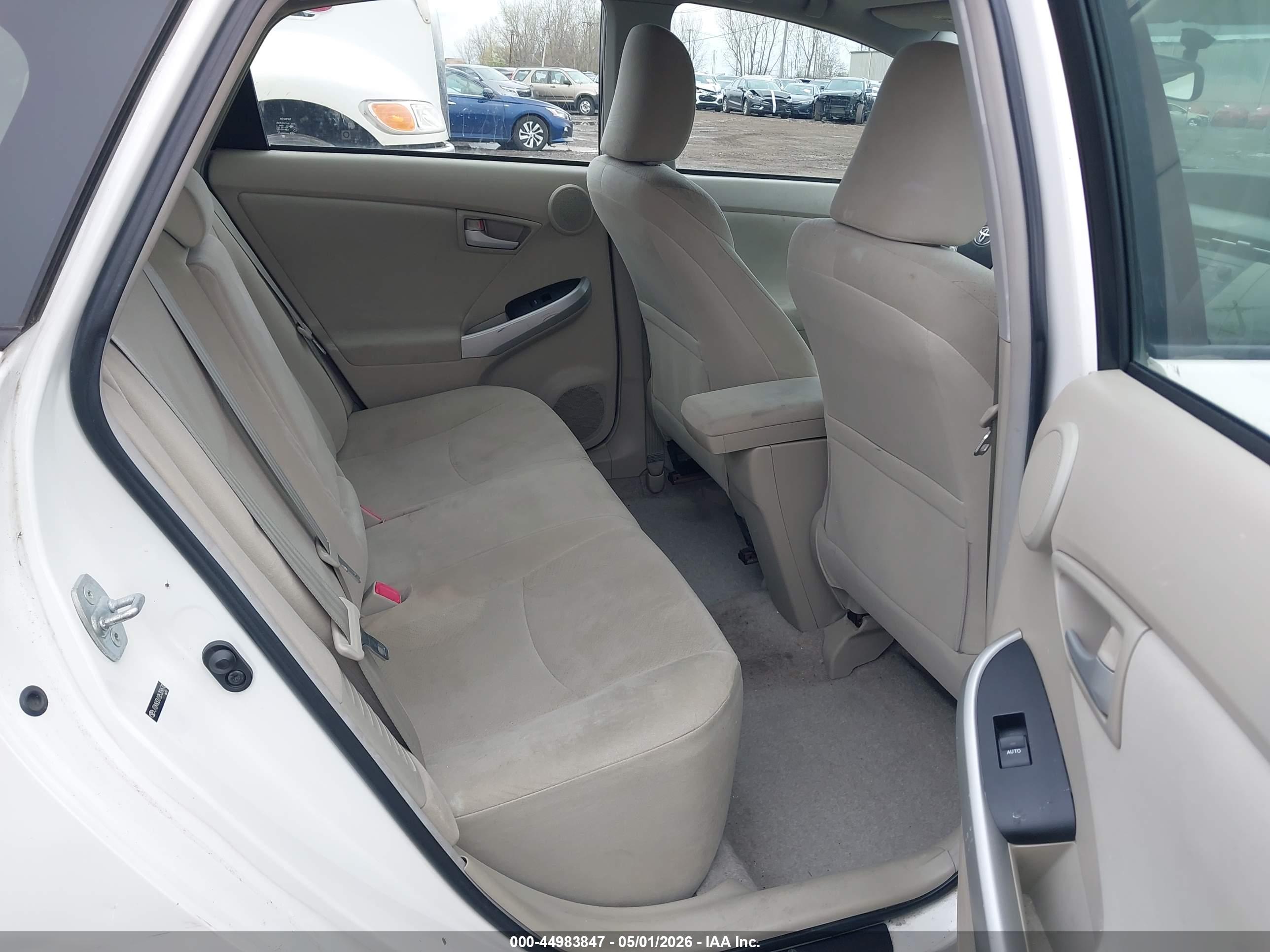 TOYOTA PRIUS image 8