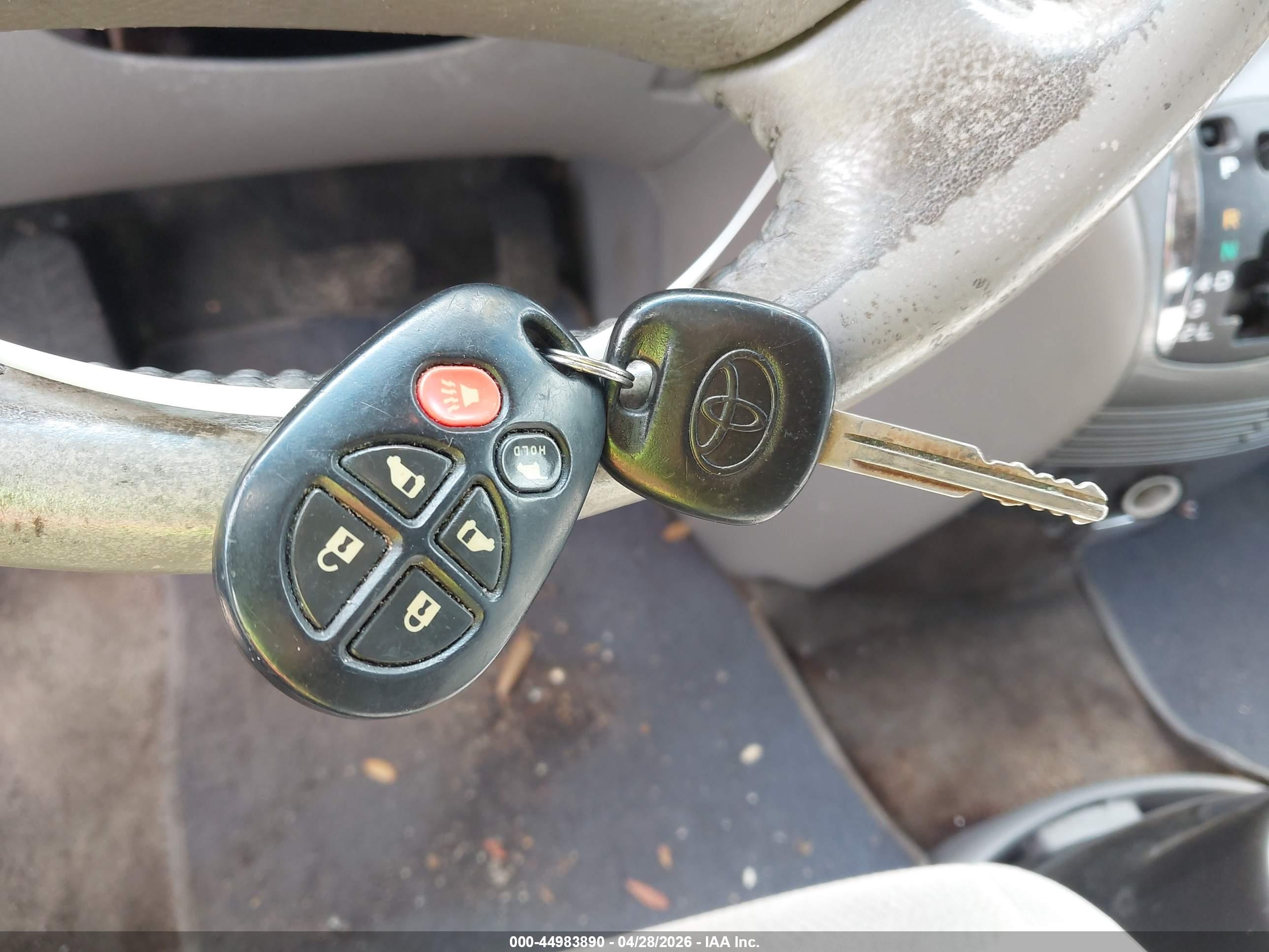 TOYOTA SIENNA image 11