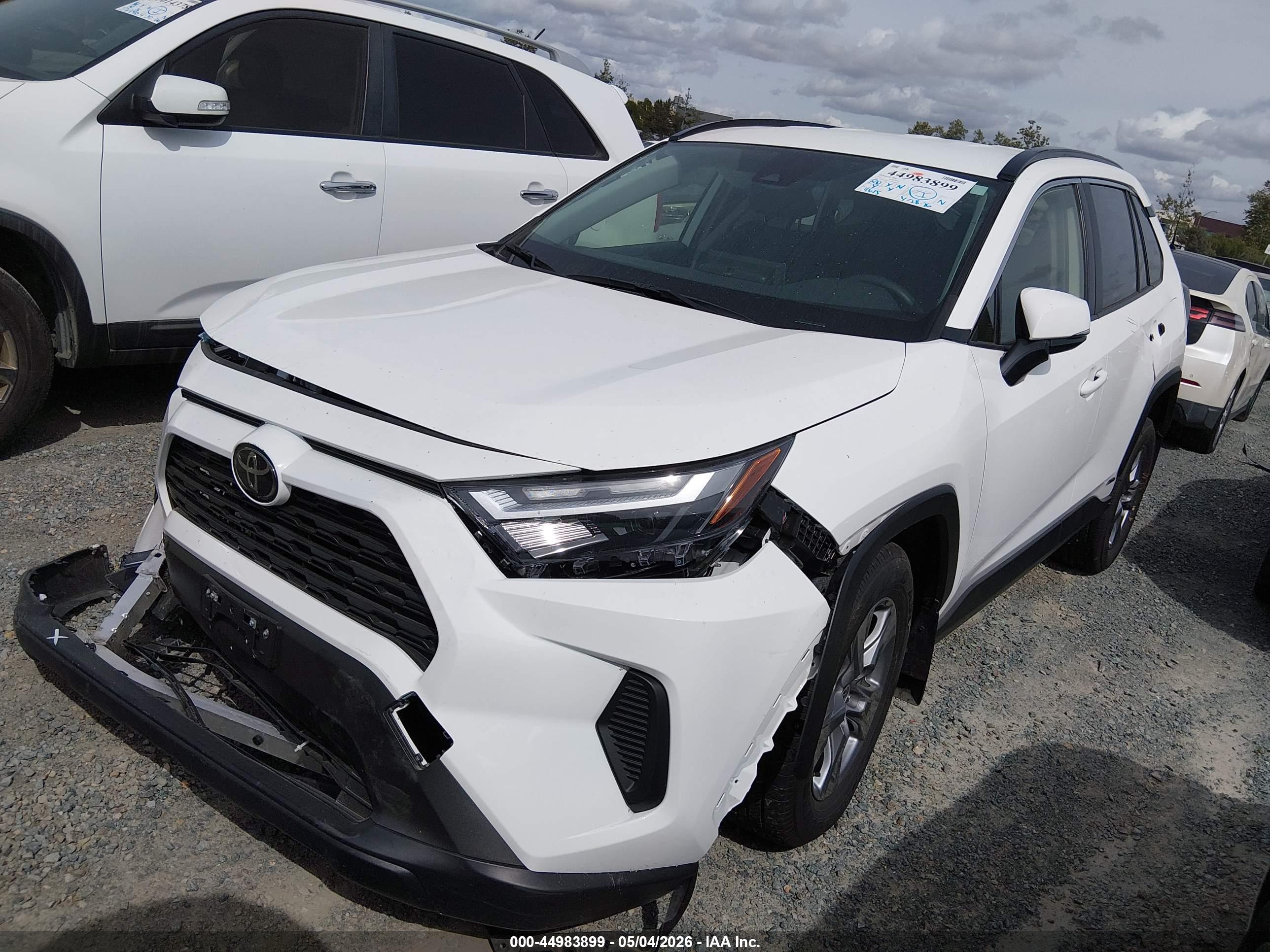 TOYOTA RAV4 image 2