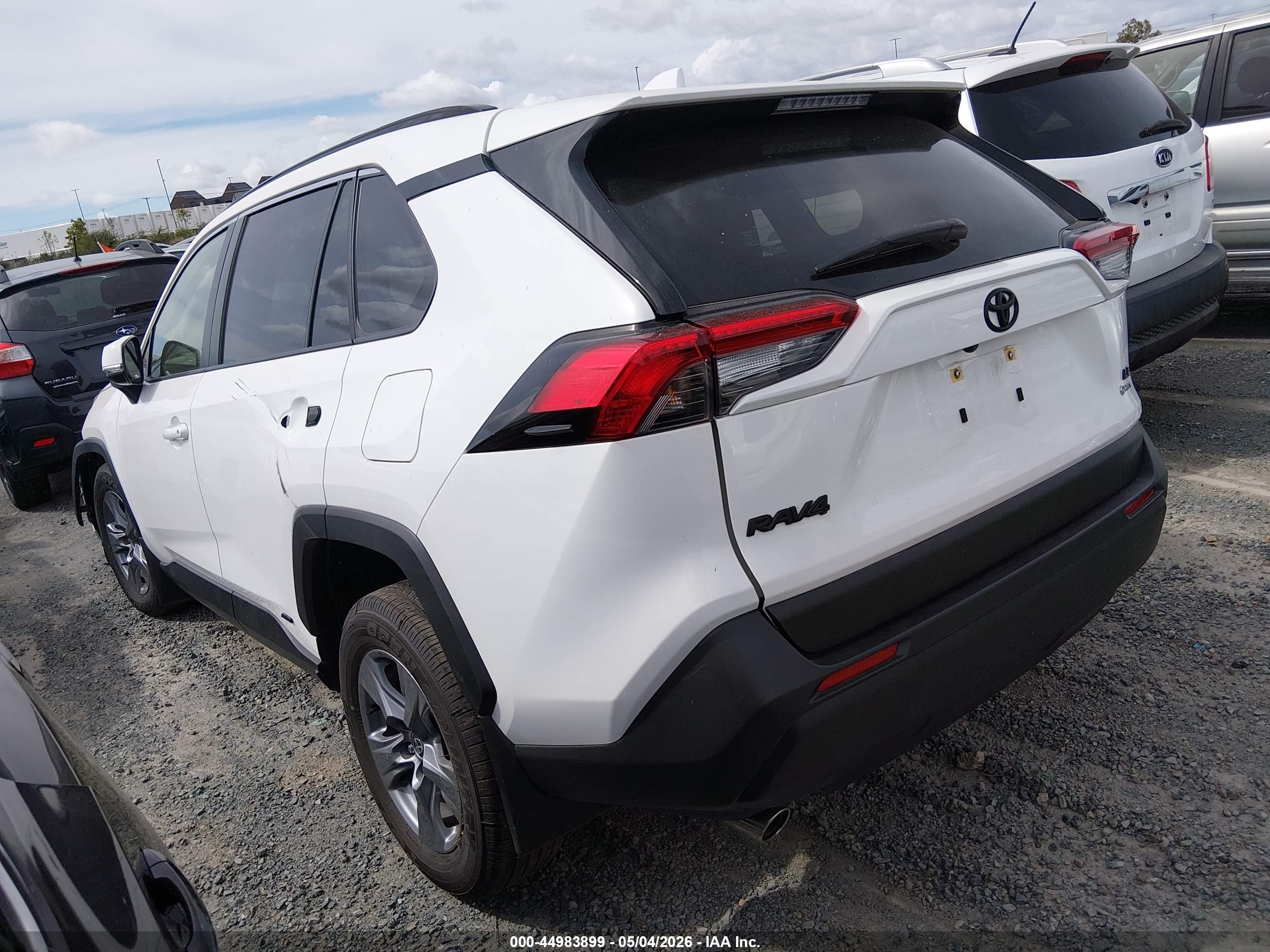TOYOTA RAV4 image 3