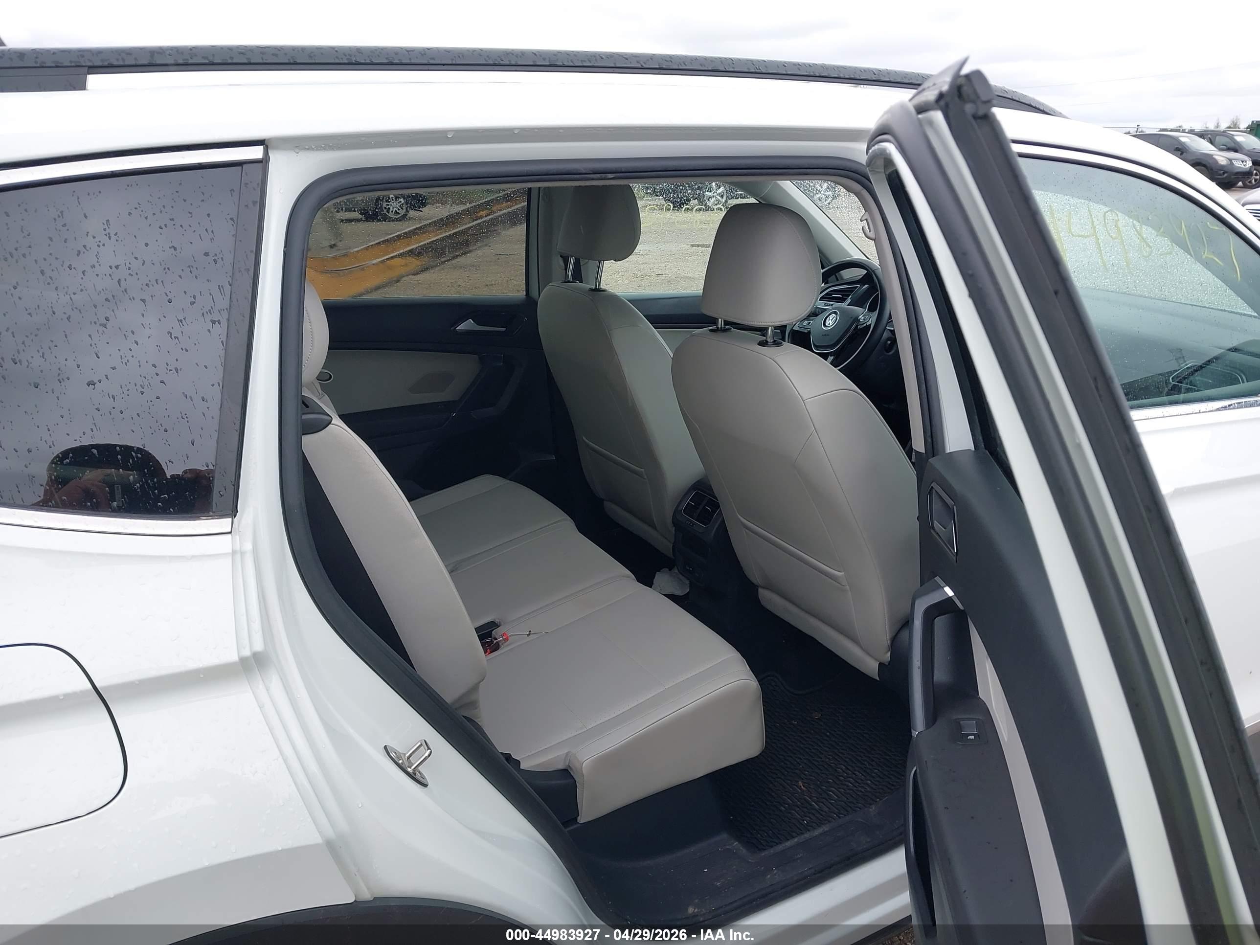 VOLKSWAGEN TIGUAN image 8