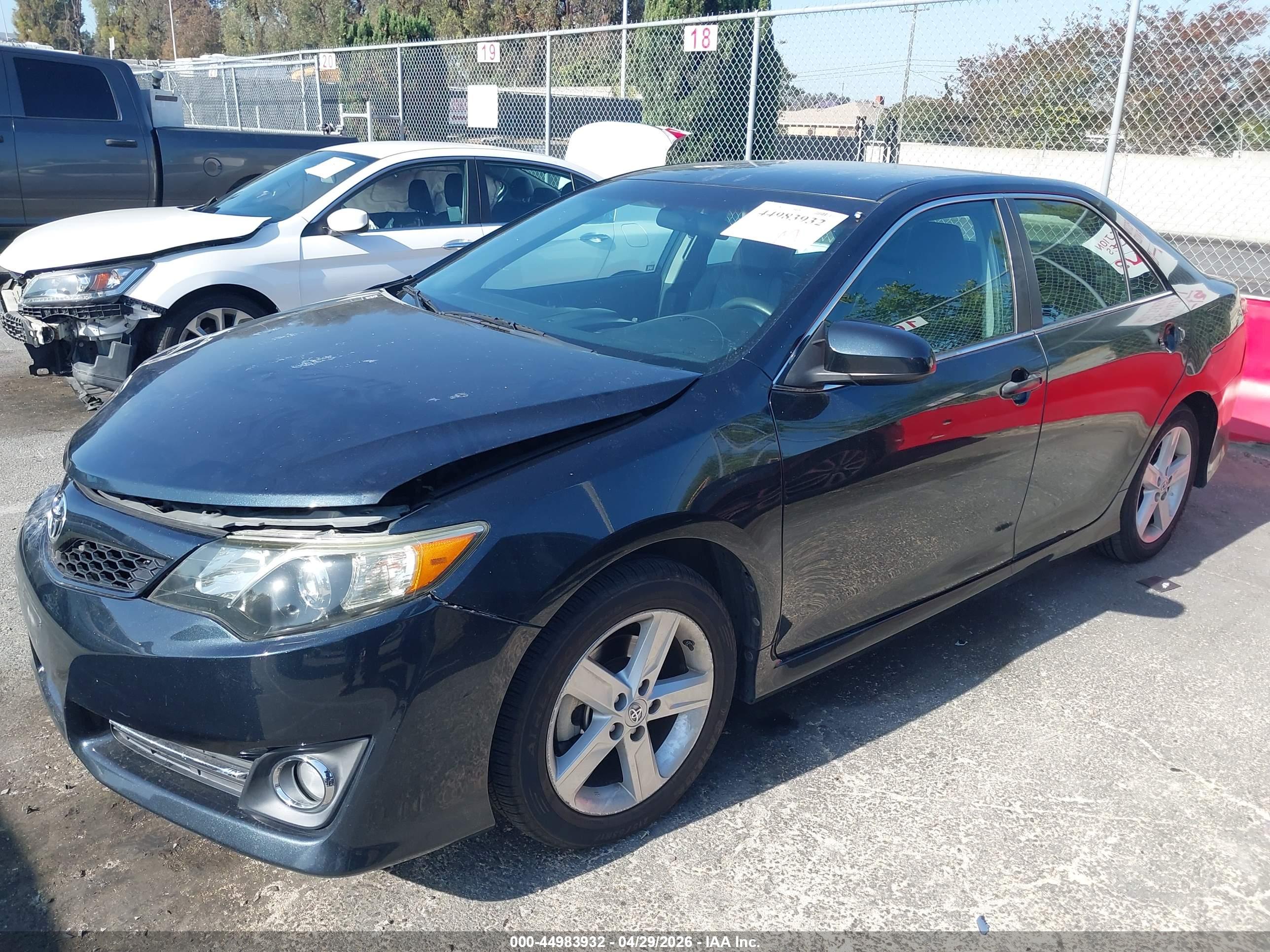 TOYOTA CAMRY image 2