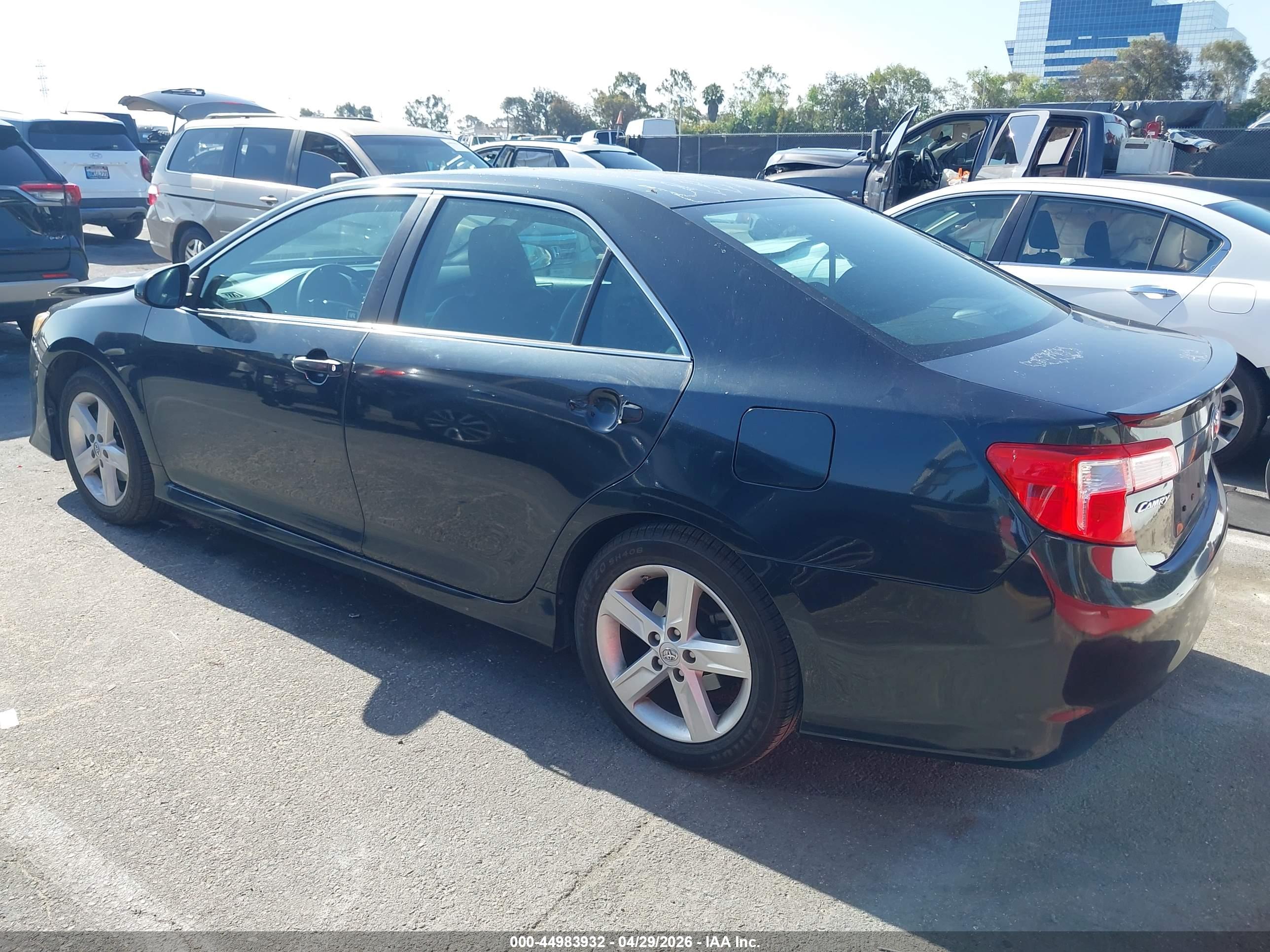 TOYOTA CAMRY image 3